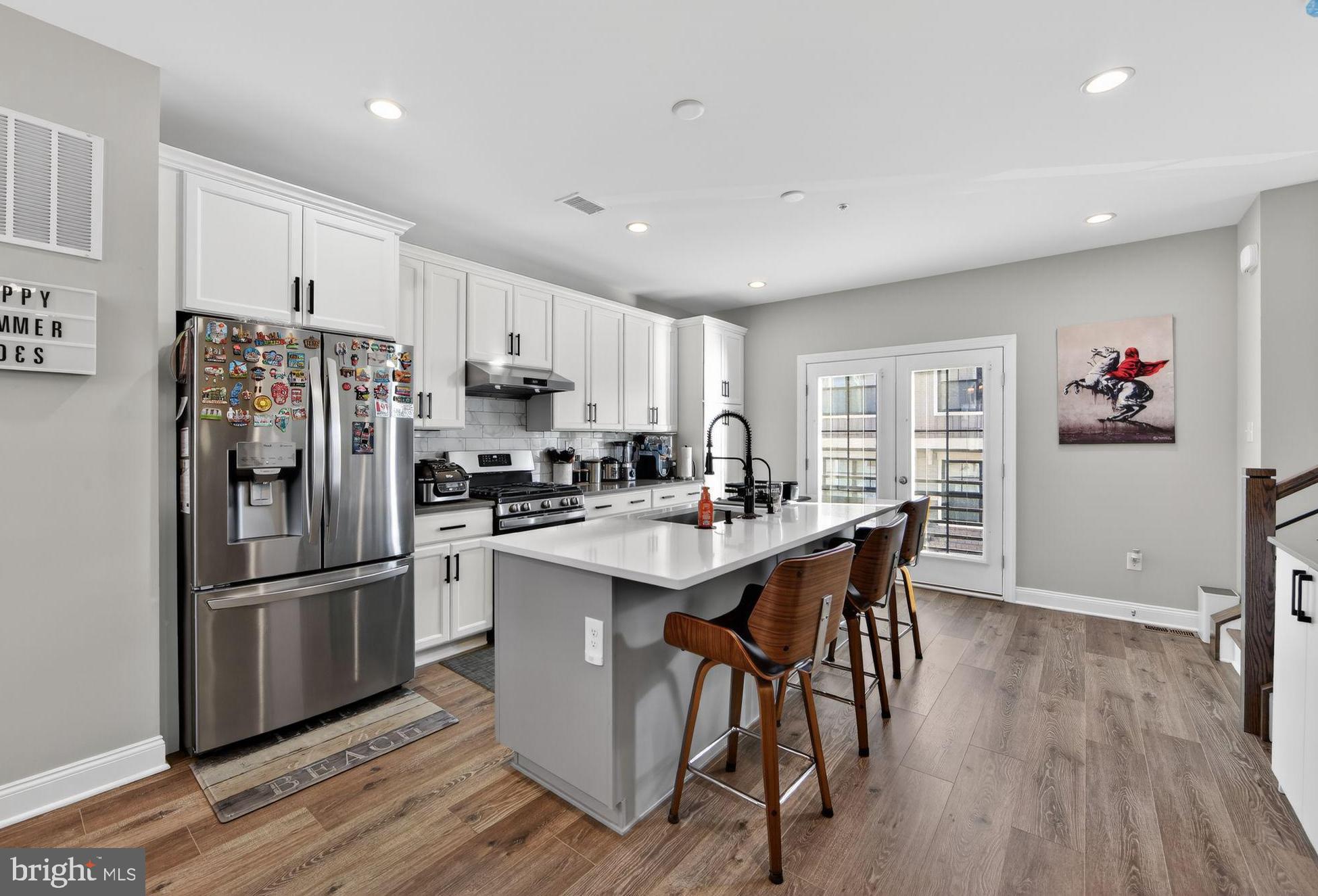 FREELAND SQUARE - Residential