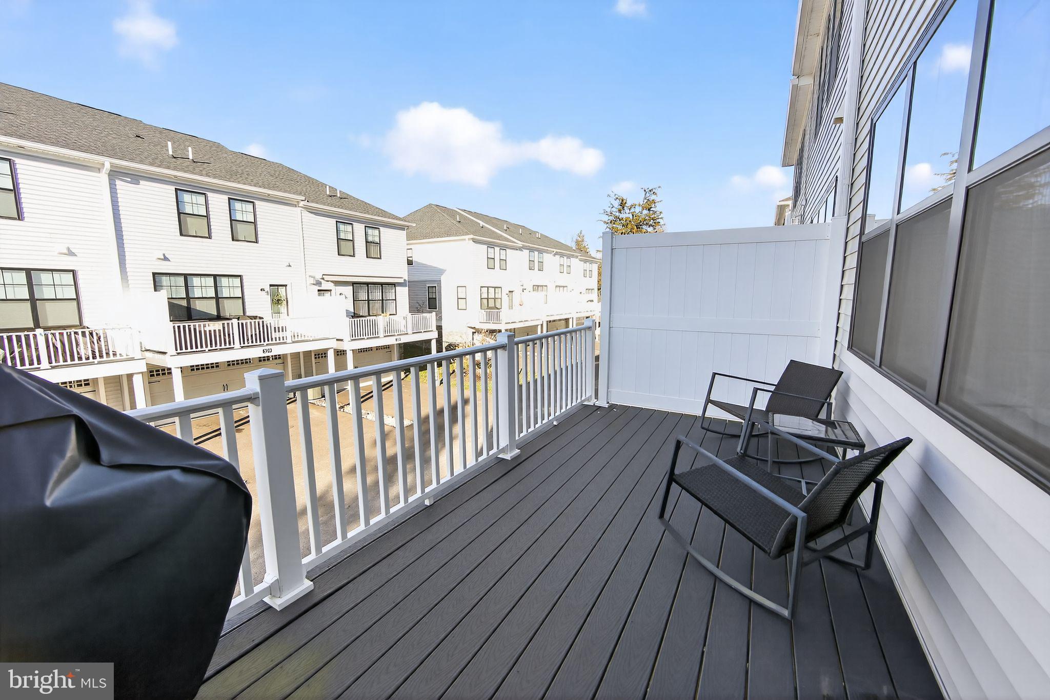 FREELAND SQUARE - Residential