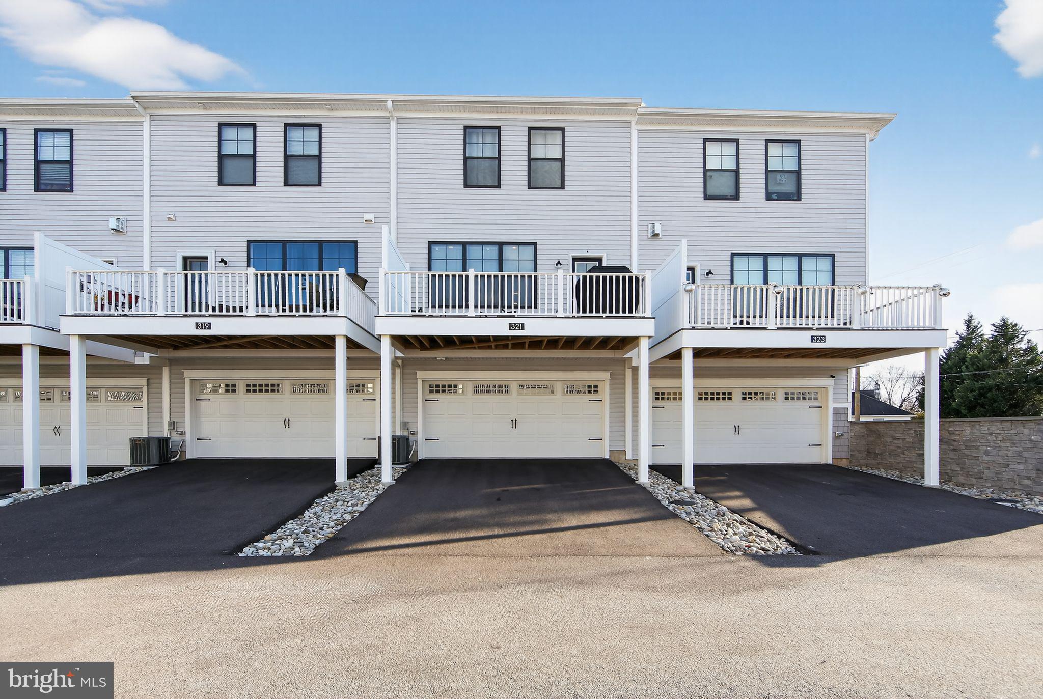 FREELAND SQUARE - Residential