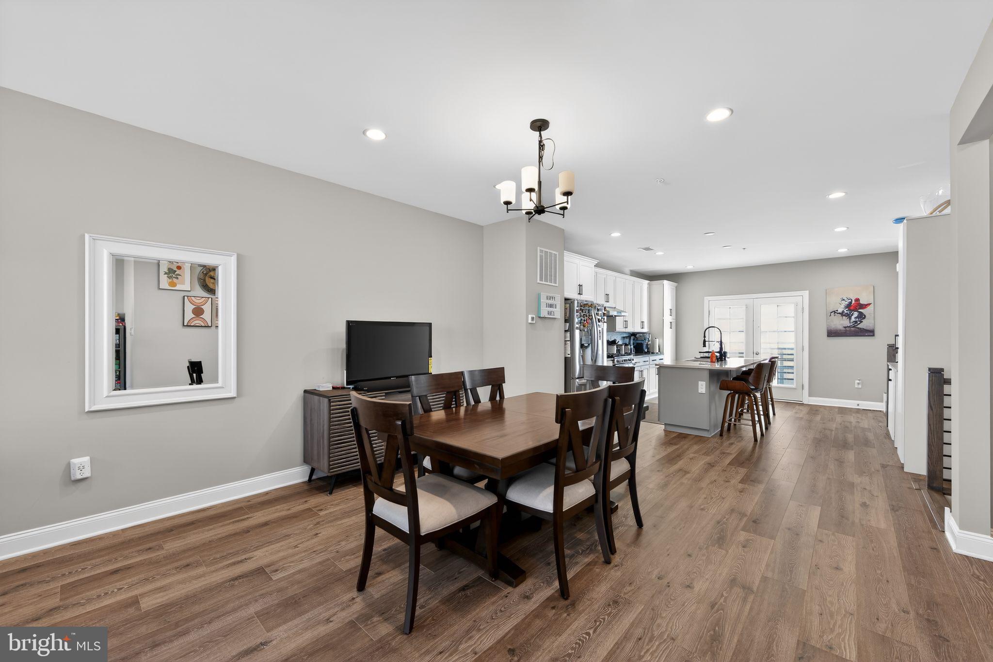 FREELAND SQUARE - Residential