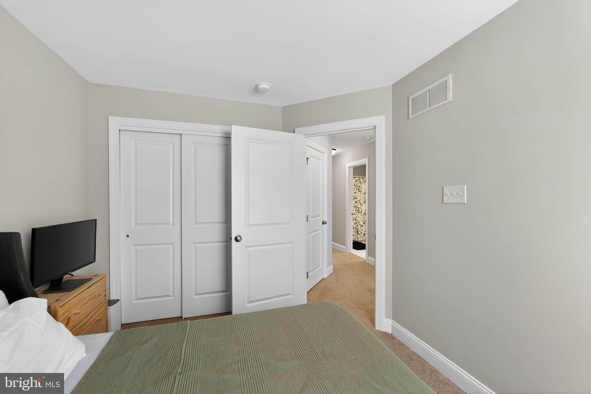 FREELAND SQUARE - Residential