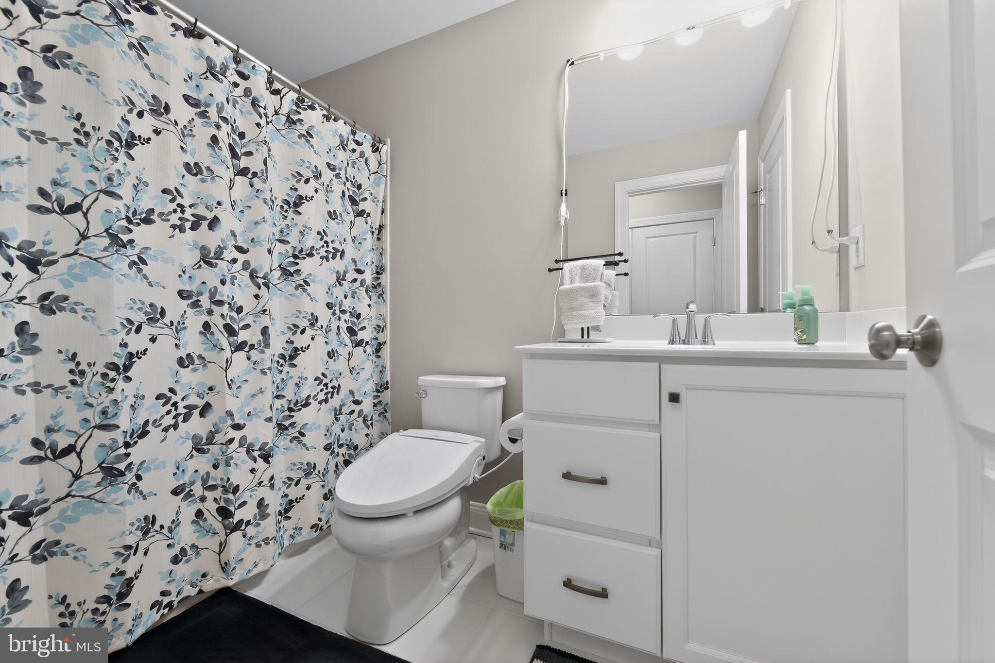 FREELAND SQUARE - Residential