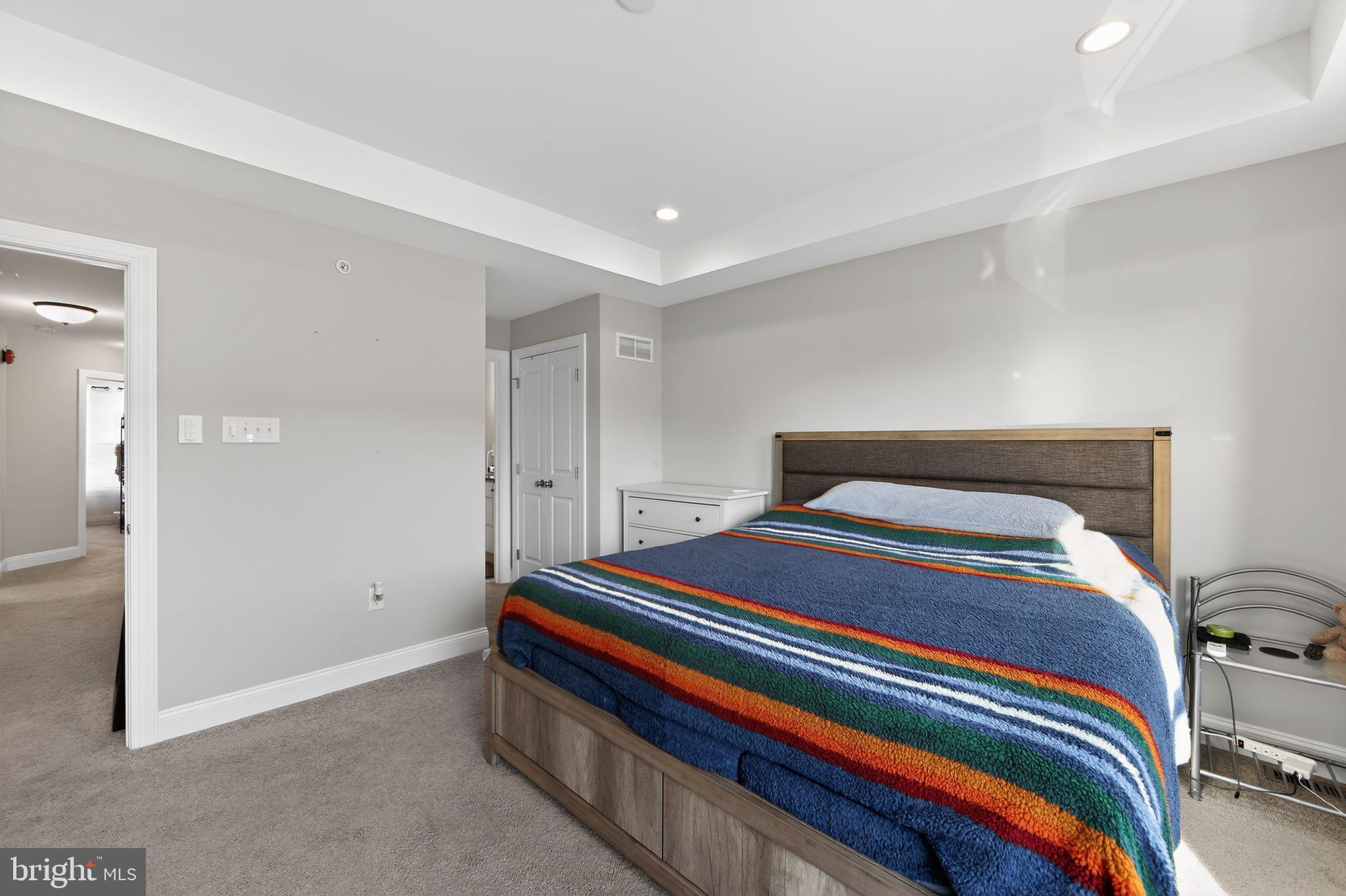 FREELAND SQUARE - Residential