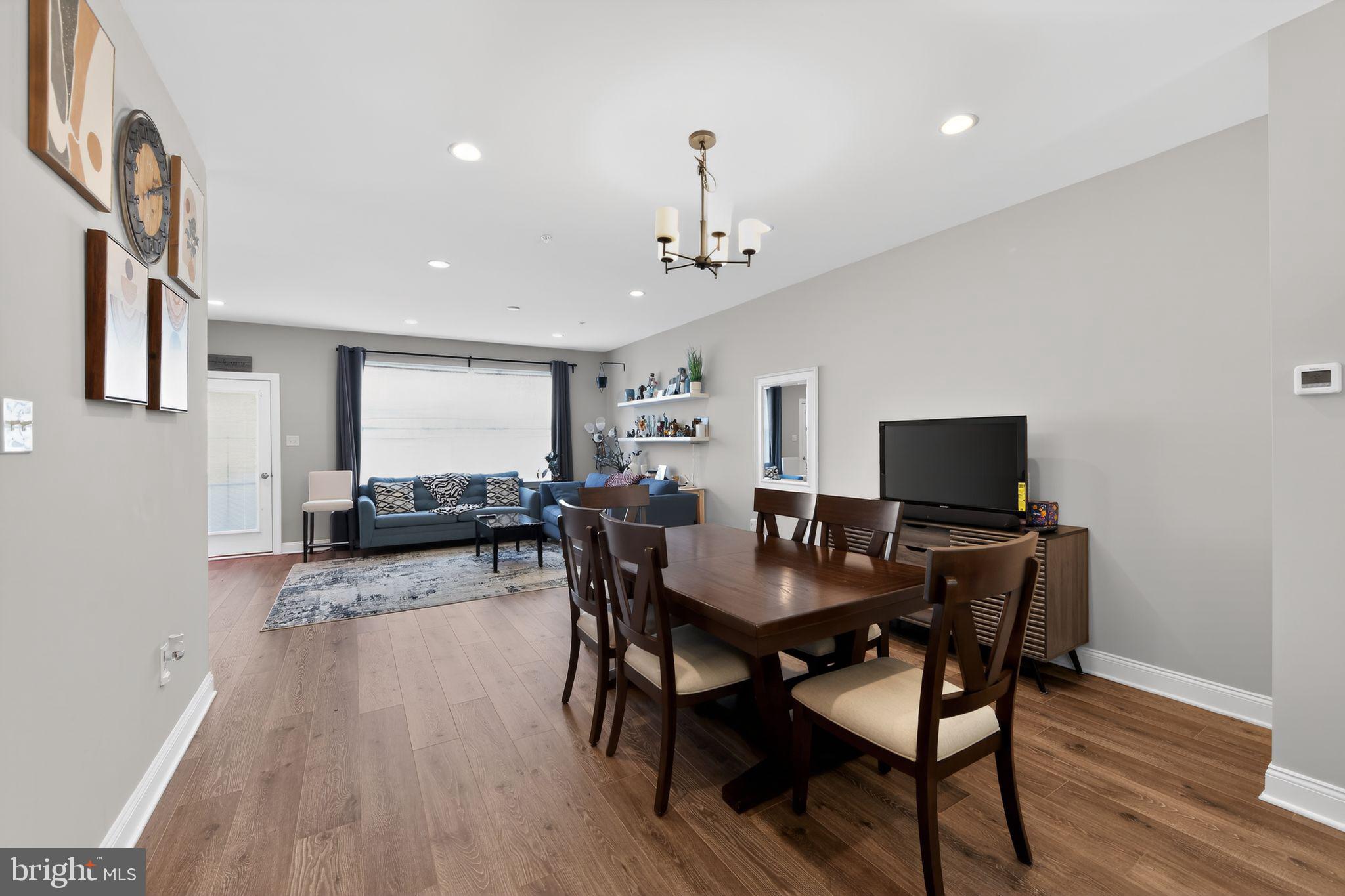 FREELAND SQUARE - Residential