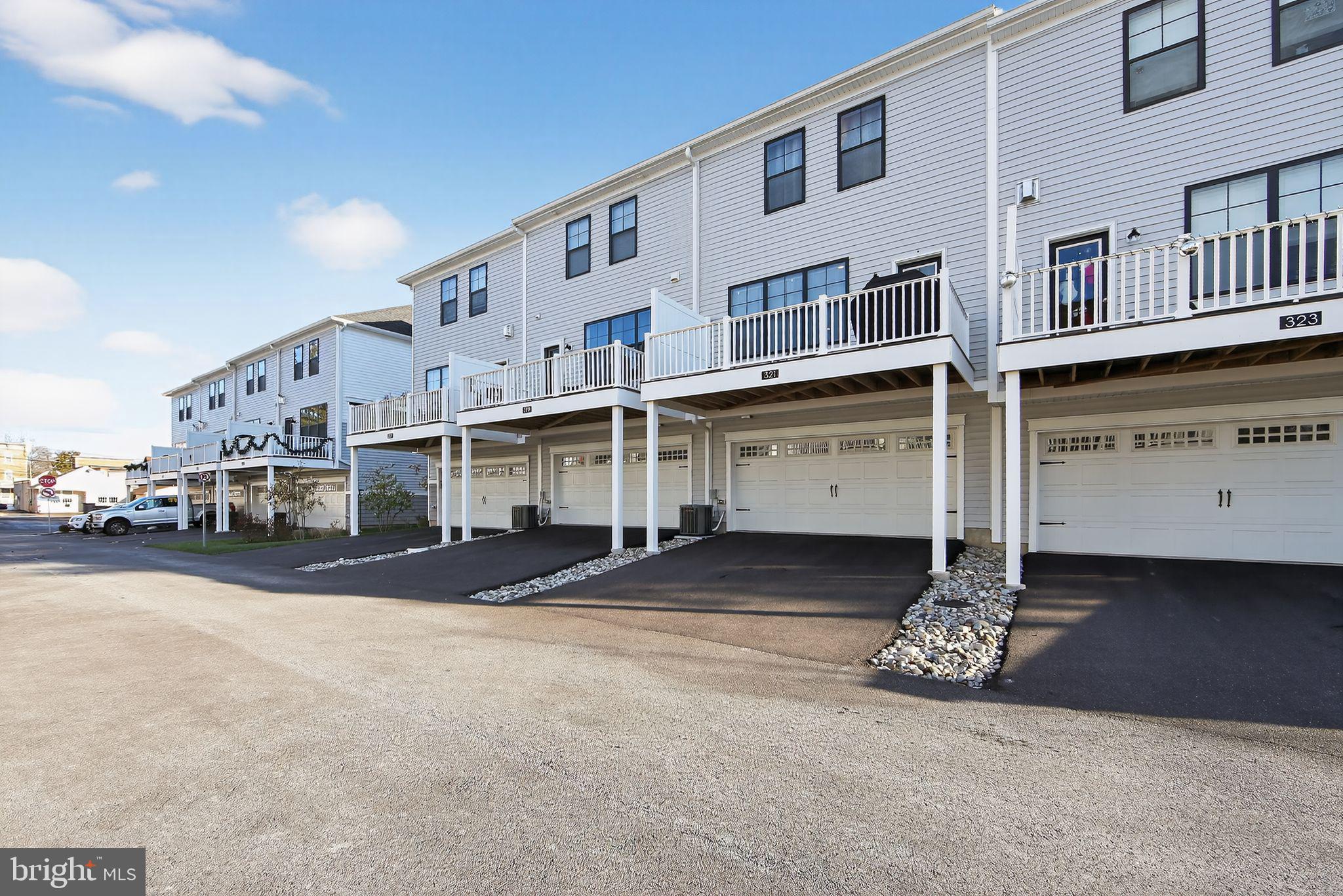 FREELAND SQUARE - Residential