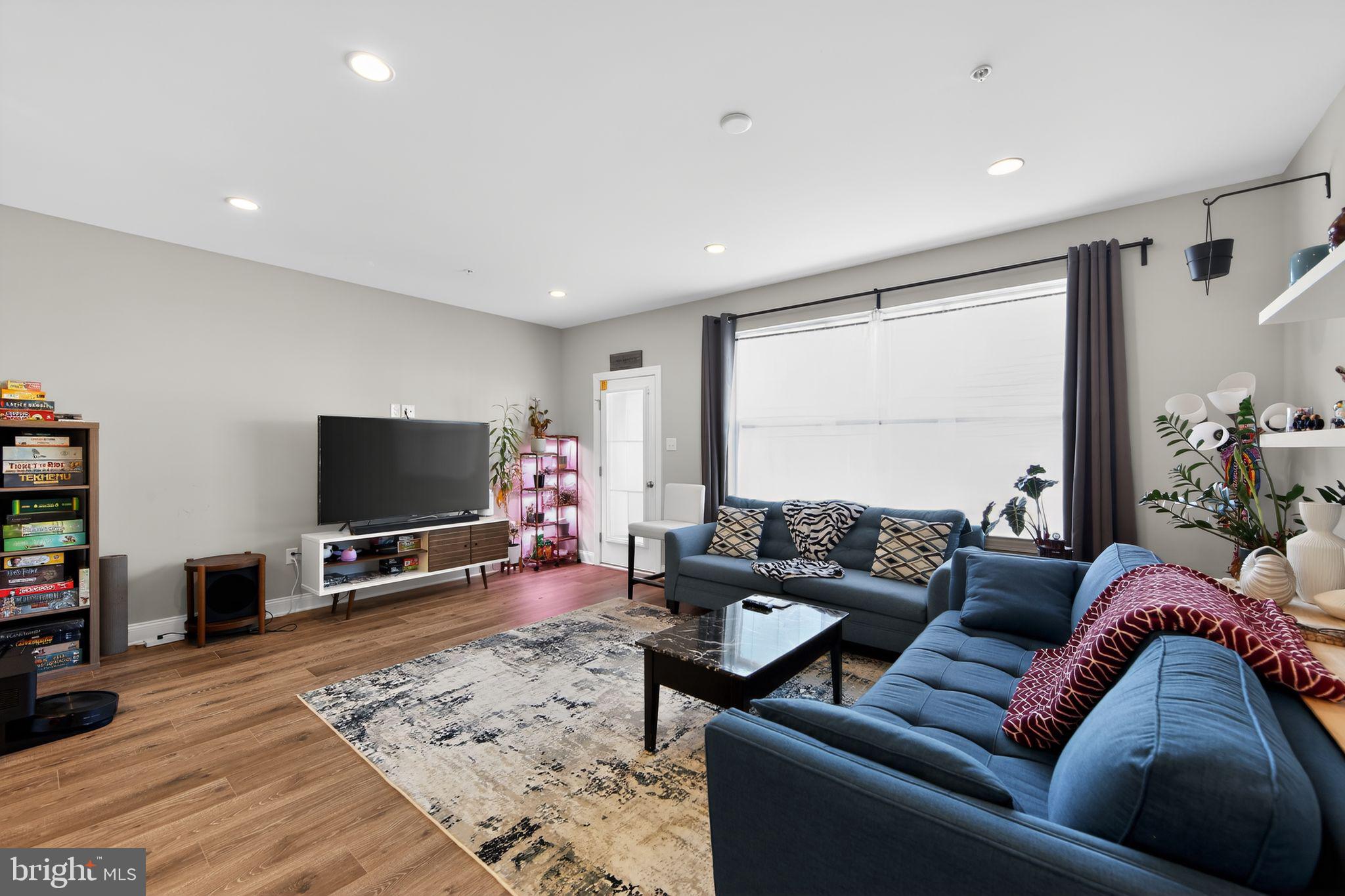 FREELAND SQUARE - Residential