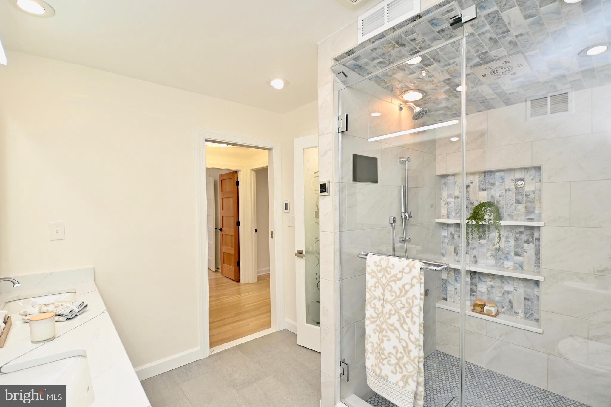 VICTORIA WOODS - Residential