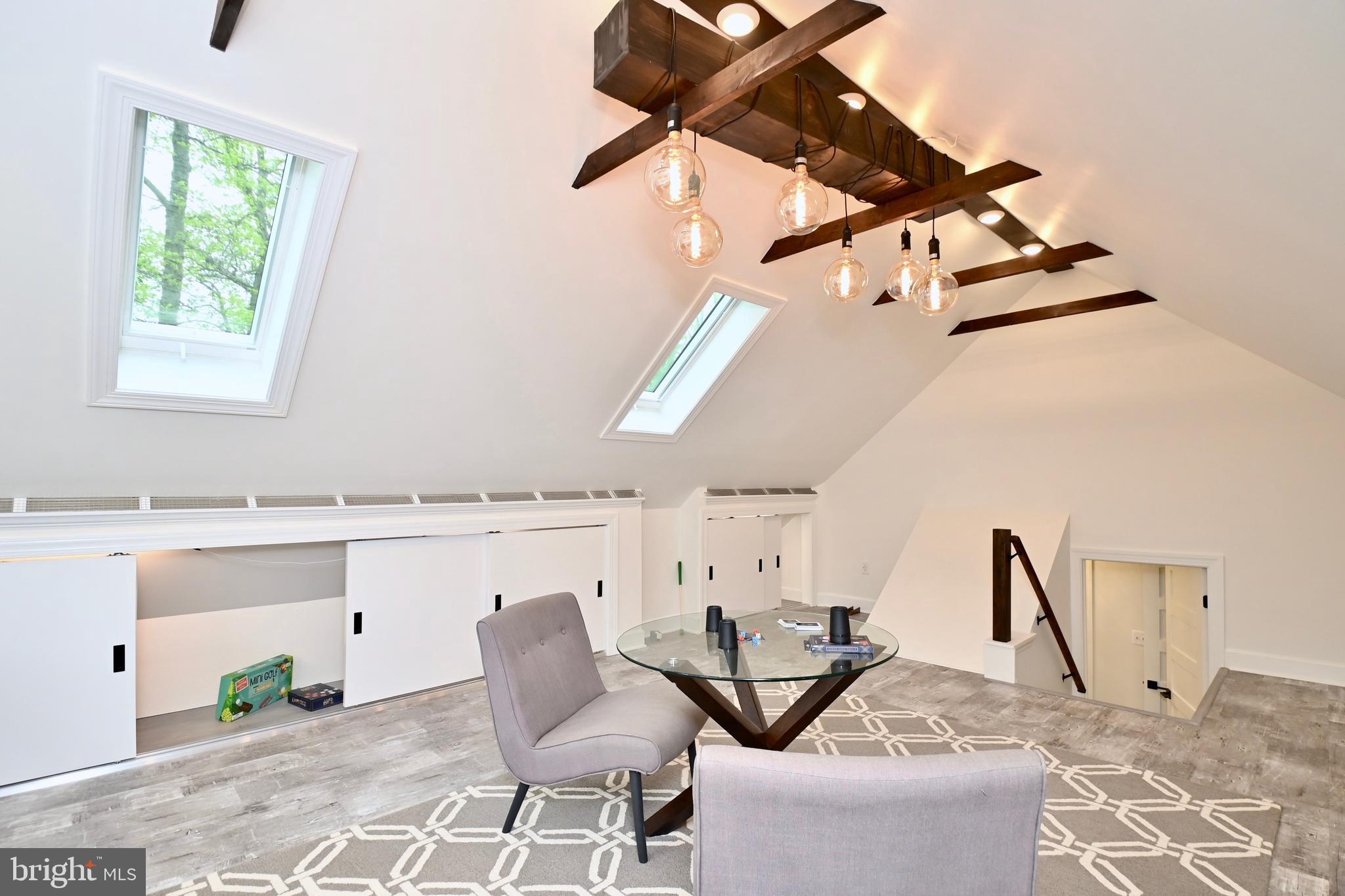 VICTORIA WOODS - Residential