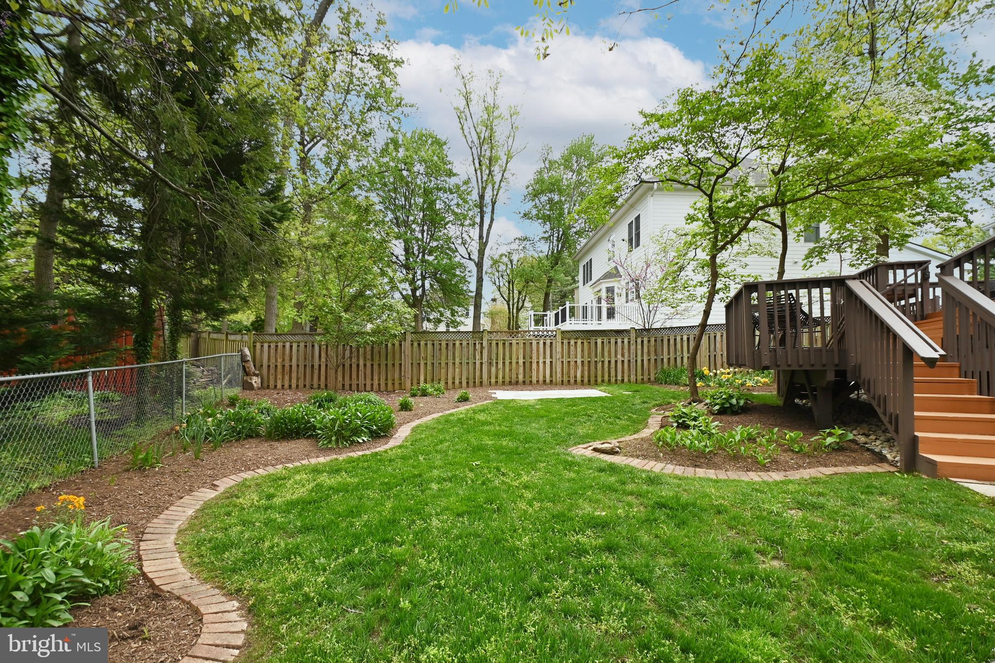 VICTORIA WOODS - Residential