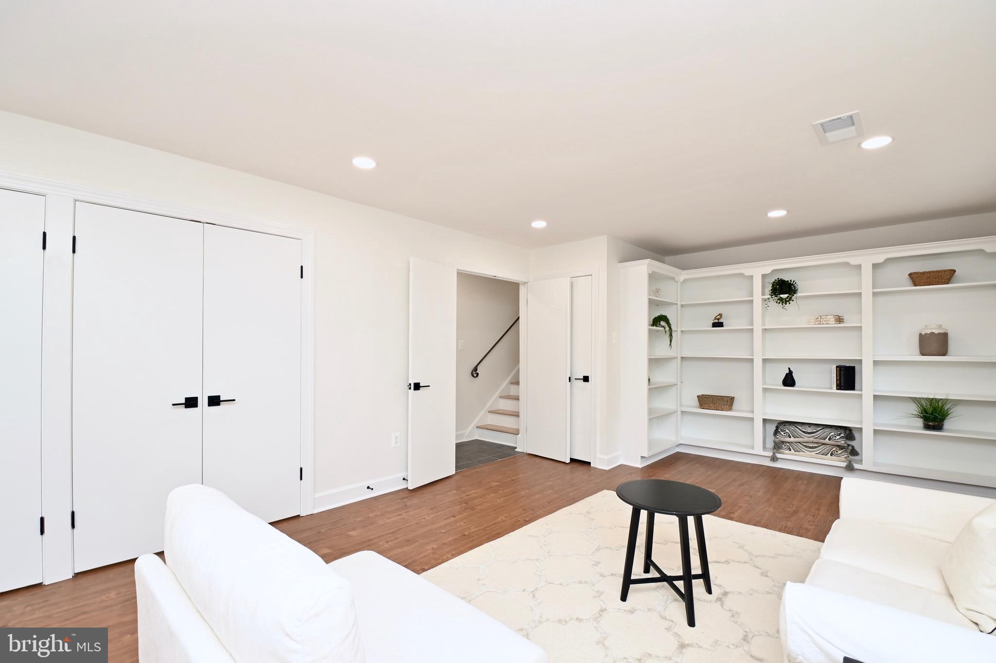 VICTORIA WOODS - Residential