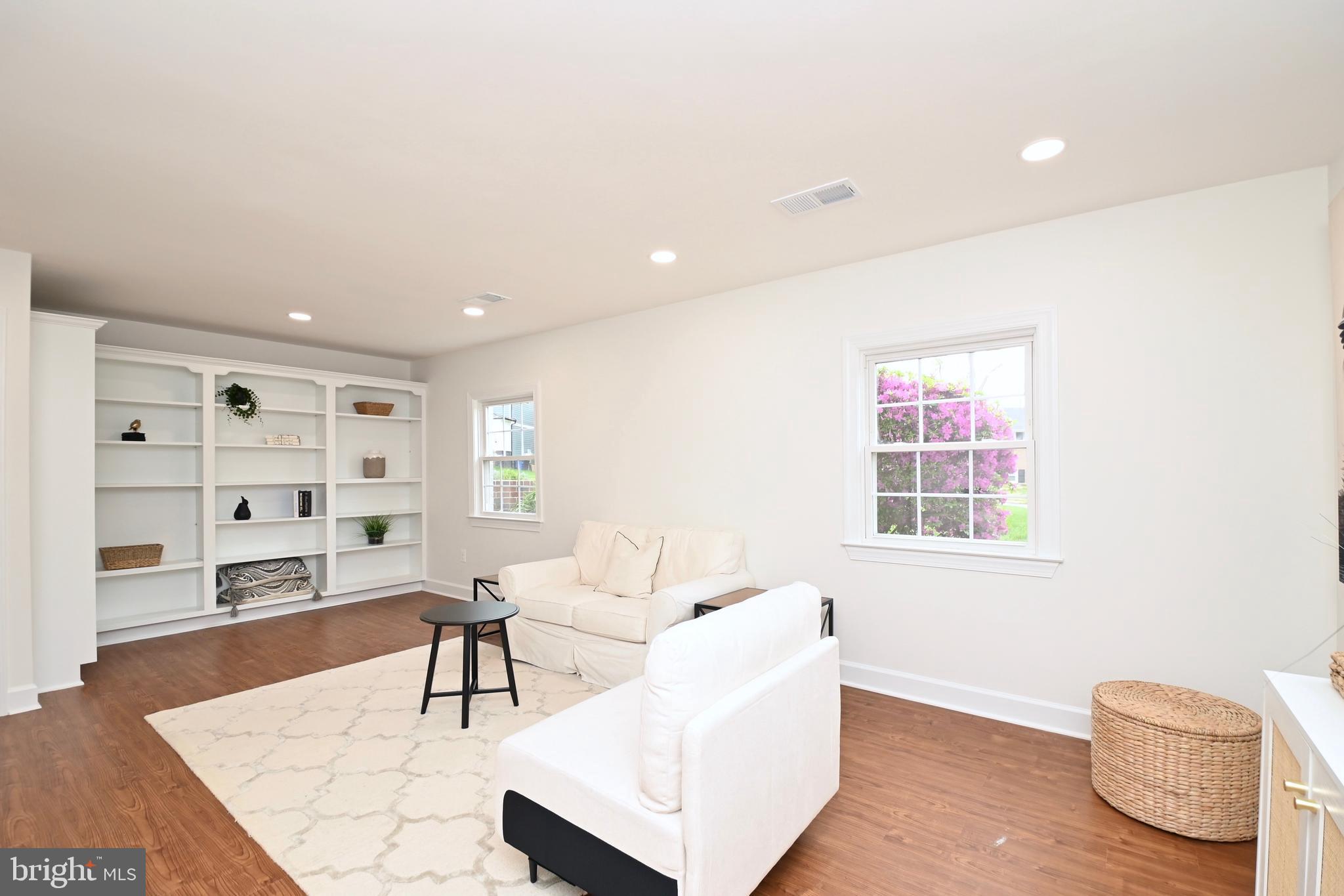 VICTORIA WOODS - Residential