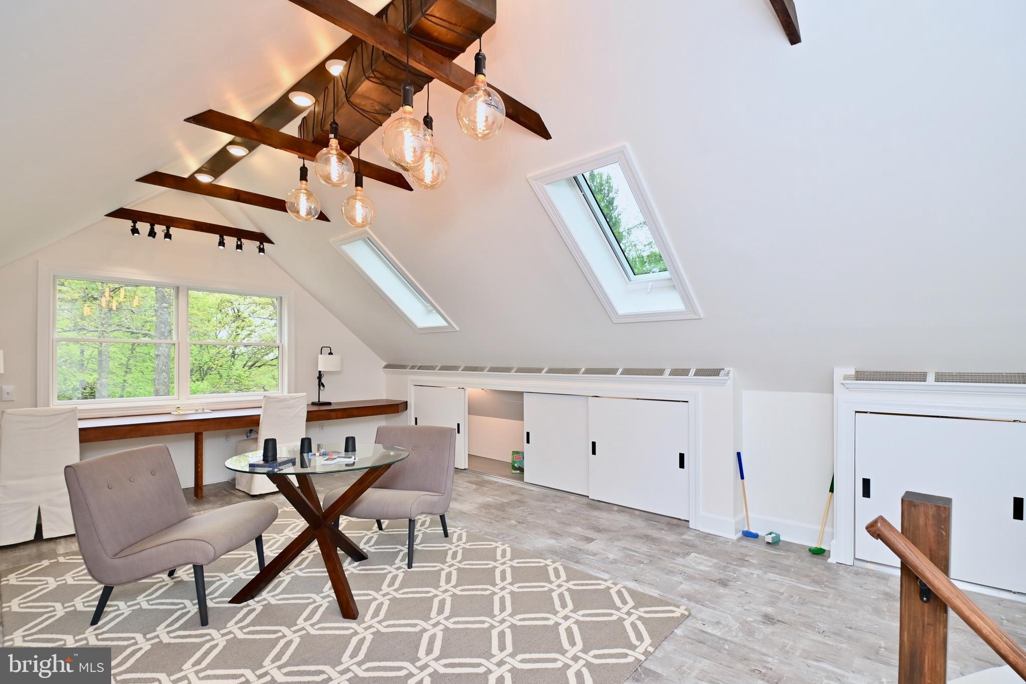 VICTORIA WOODS - Residential