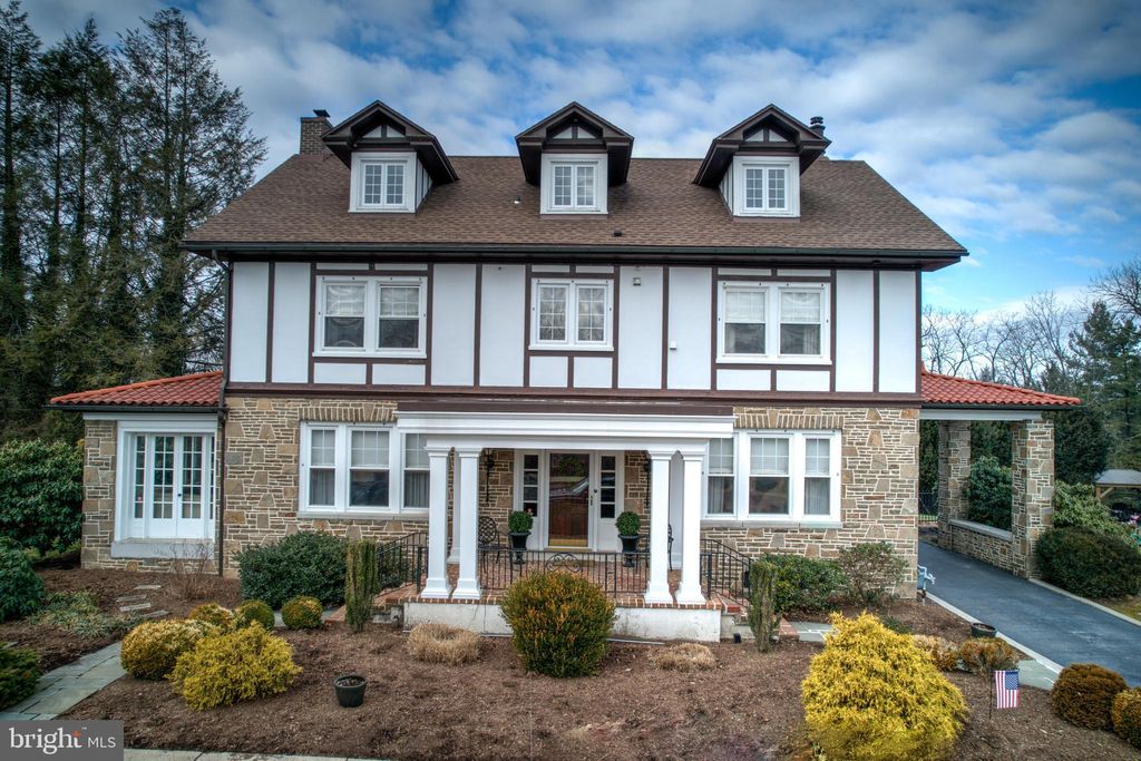 Photo of 96 HIGHLAND AVE, EPHRATA, PA 17522 (MLS # PALA2030966)