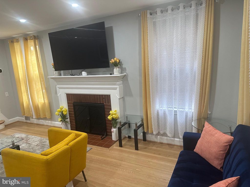 Photo of 806 Sligo Avenue, SILVER SPRING, MD 20910 (MLS # MDMC2207130)