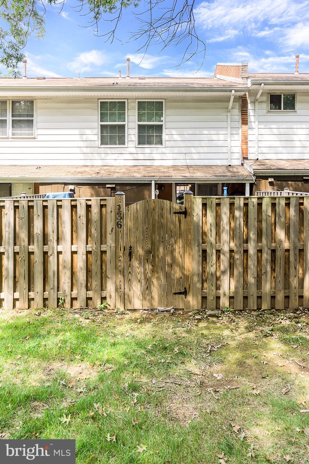 PEMBROOKE - Residential