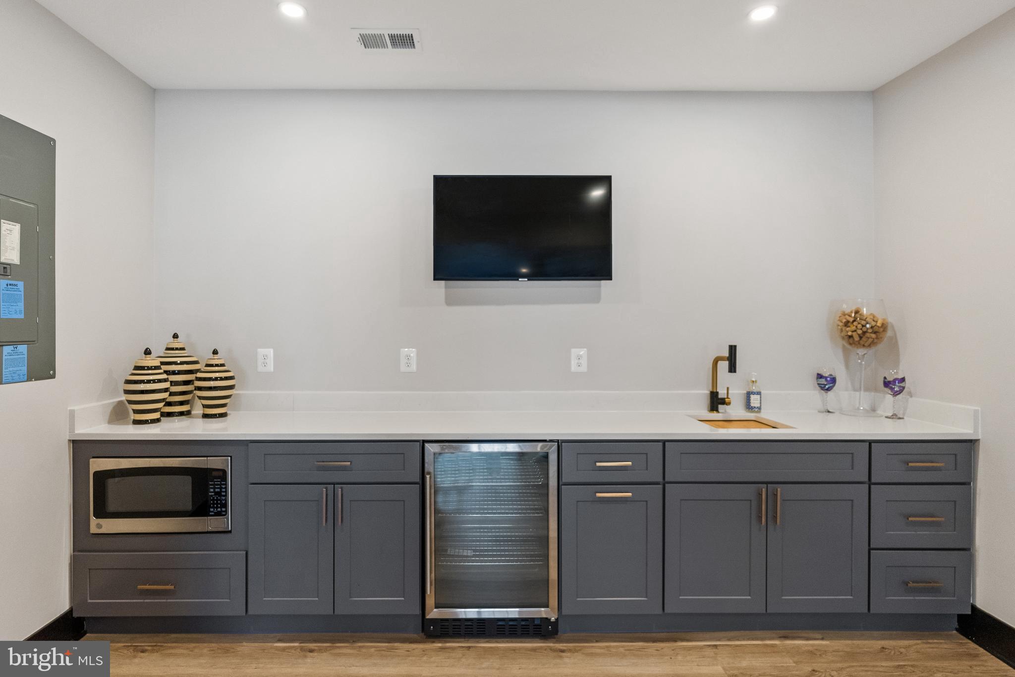 FAIRVIEW MANOR - Residential