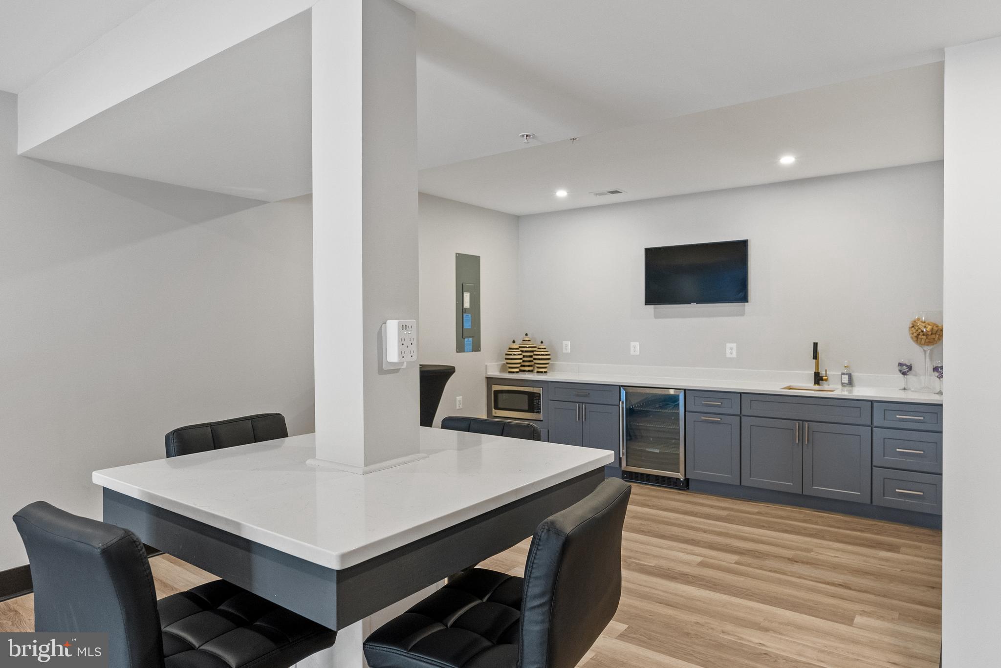 FAIRVIEW MANOR - Residential