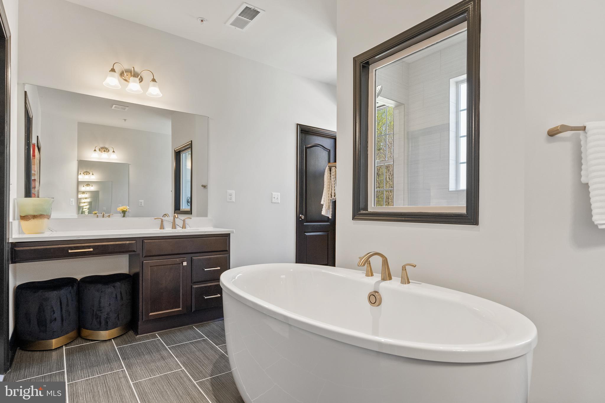 FAIRVIEW MANOR - Residential