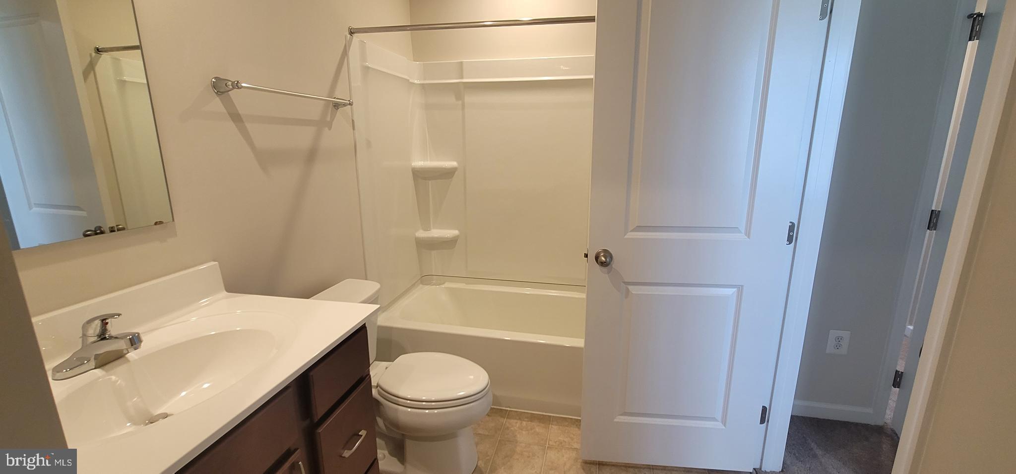 THE LAKES AT MARTINSBURG - Residential Lease