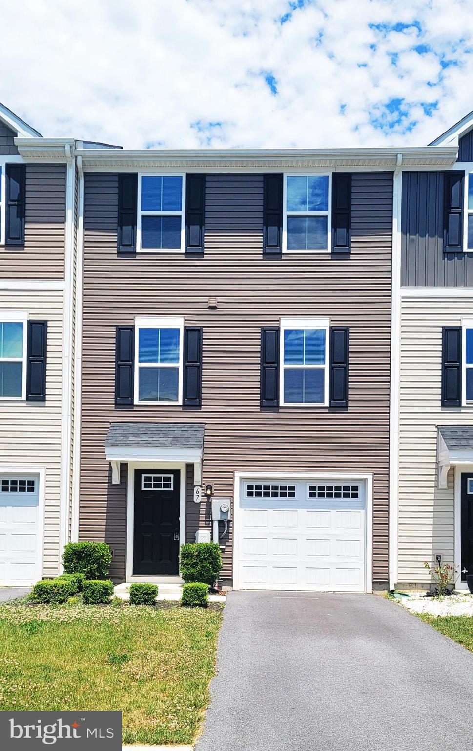 Discover the charm of this beautifully designed townhouse in The Lakes at Martinsburg, available for lease starting August 20, 2025. Built in 2021, this Colonial-style home offers a modern living experience with a fully finished basement and convenient garage access. Enjoy the included laundry on the same level as your bedrooms. The community offers sidewalks, a dog park, playground and gazebo. Excellent schools are within reach! Pets welcomed on a case-by-case bases.