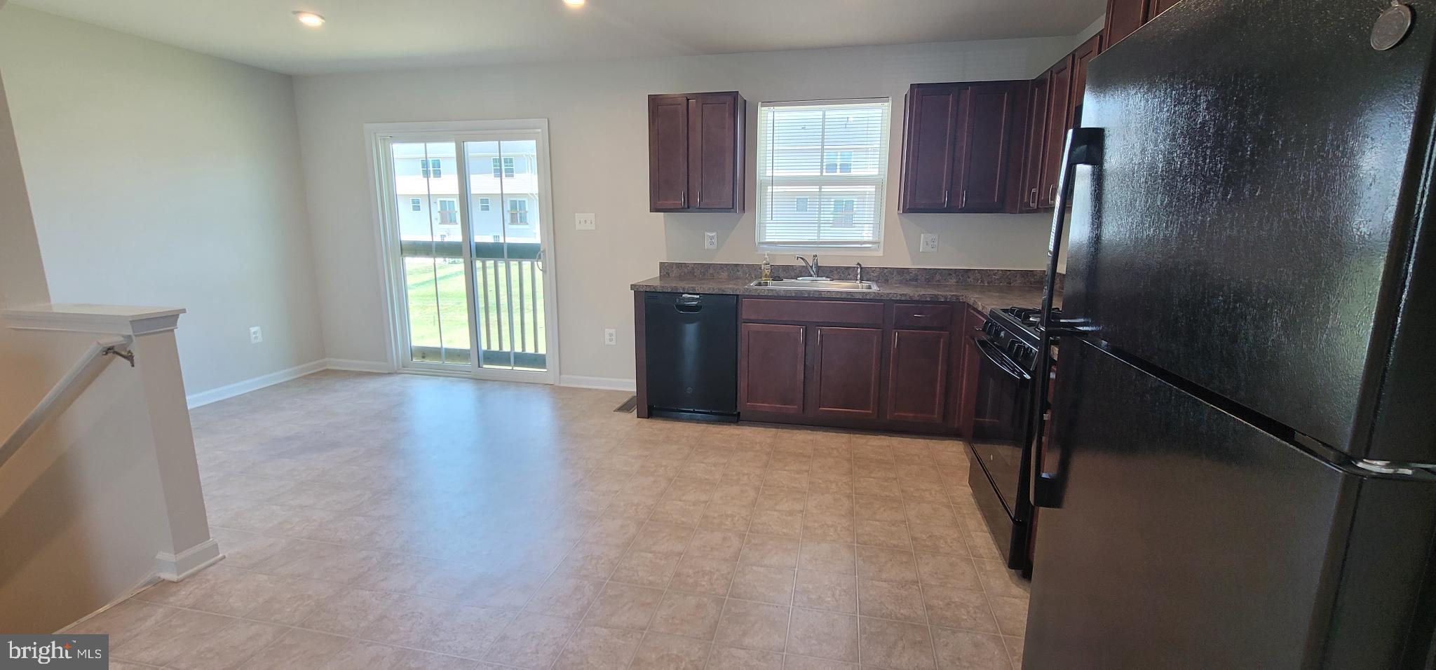 THE LAKES AT MARTINSBURG - Residential Lease