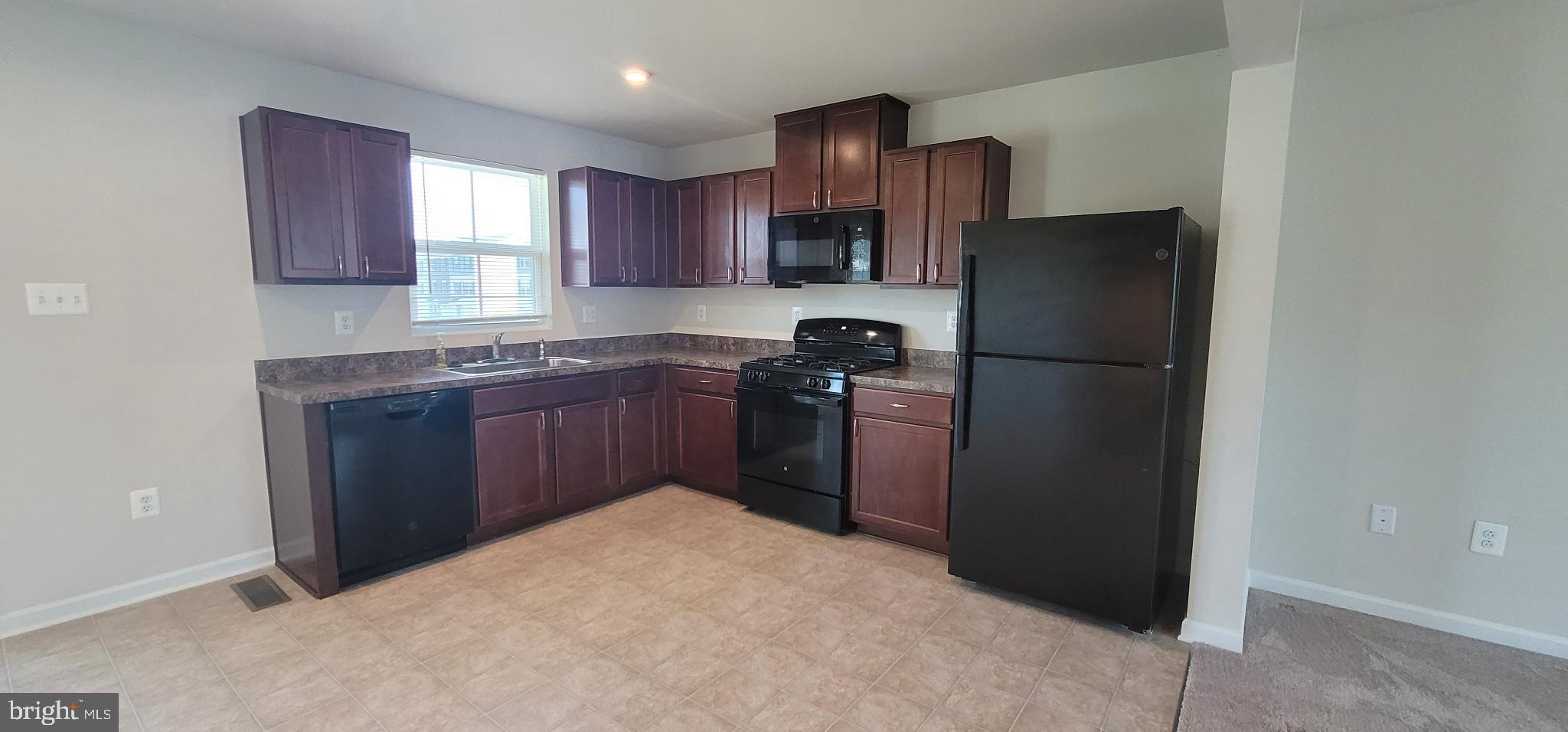 THE LAKES AT MARTINSBURG - Residential Lease