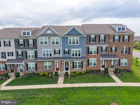 Photo of 6049 Camerons Ferry Drive, HAYMARKET, VA 20169 (MLS # VAPW2126920)
