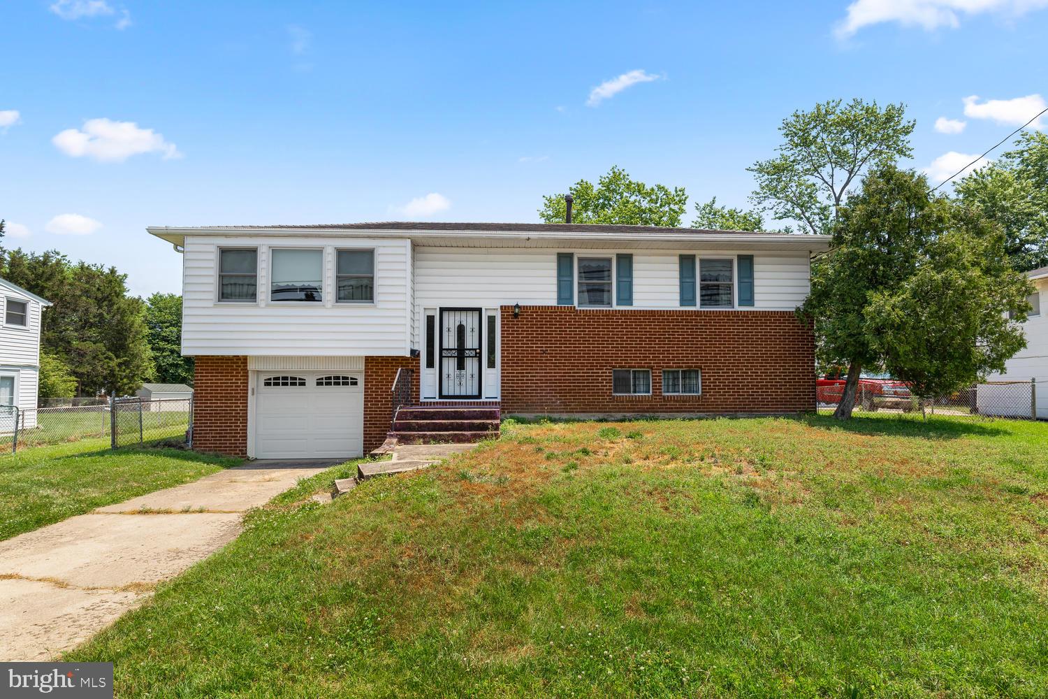 BROOKE MANOR - Residential