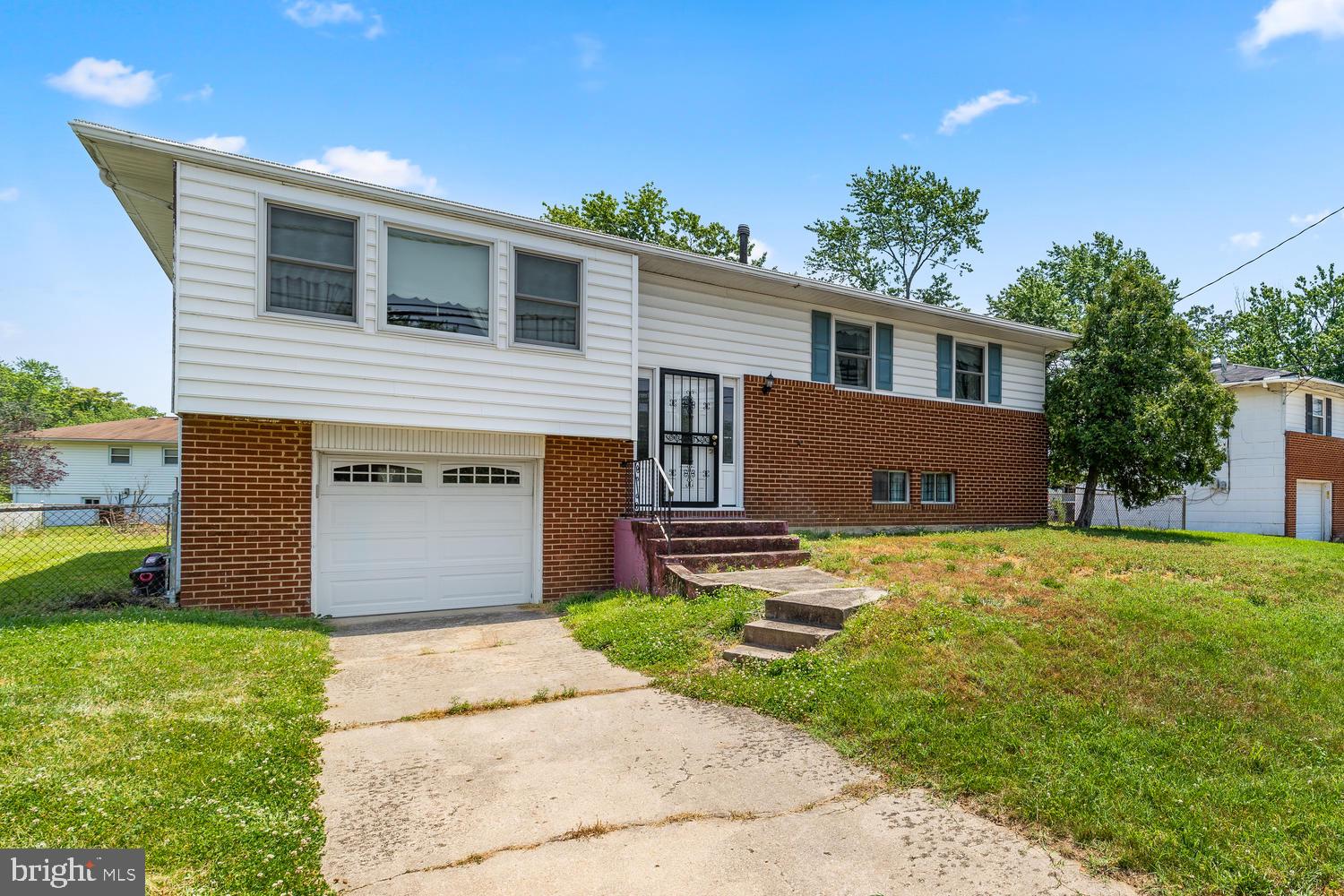 BROOKE MANOR - Residential