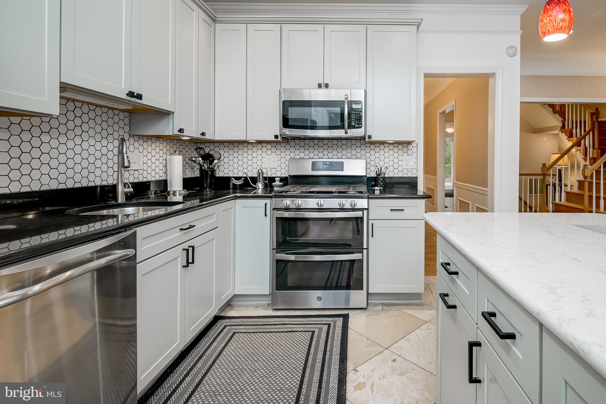 LAKE HALLOWELL - Residential