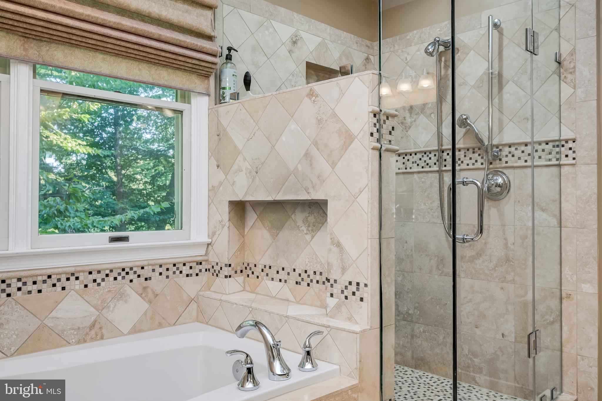 LAKE HALLOWELL - Residential