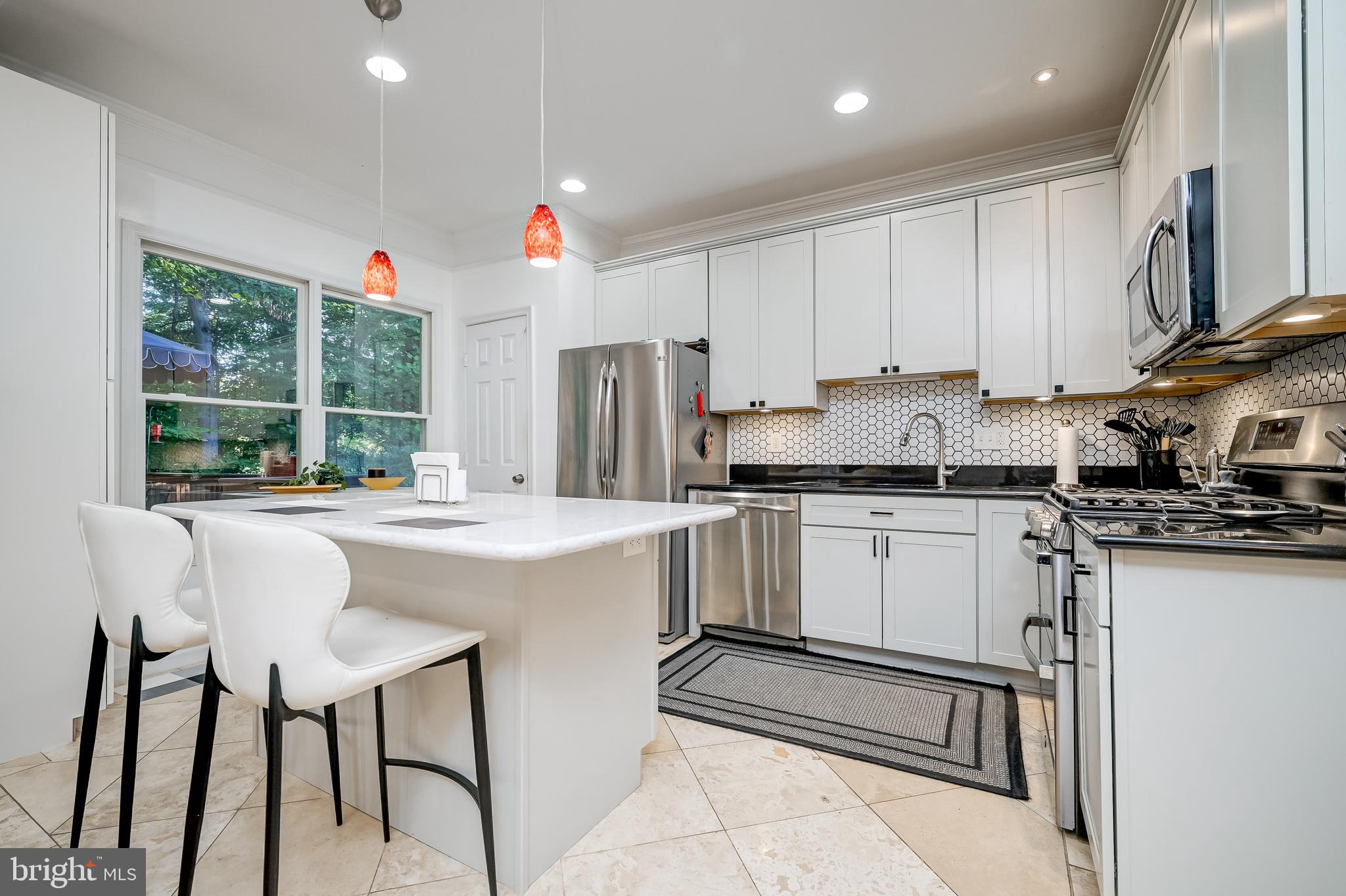 LAKE HALLOWELL - Residential