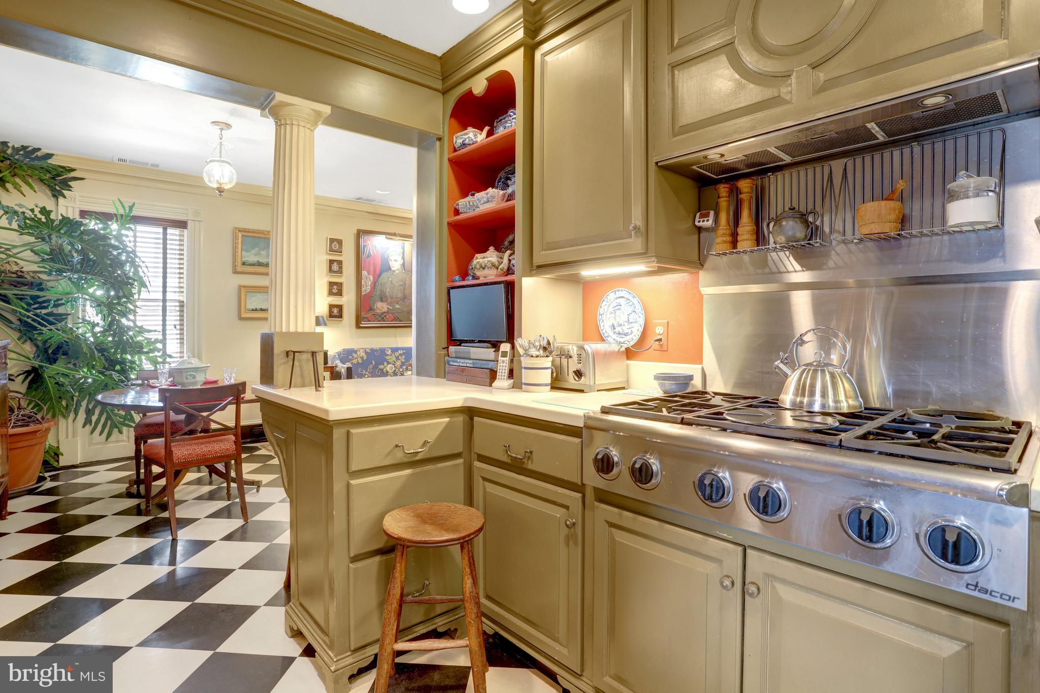 OLD TOWN ALEXANDRIA - Commercial Sale