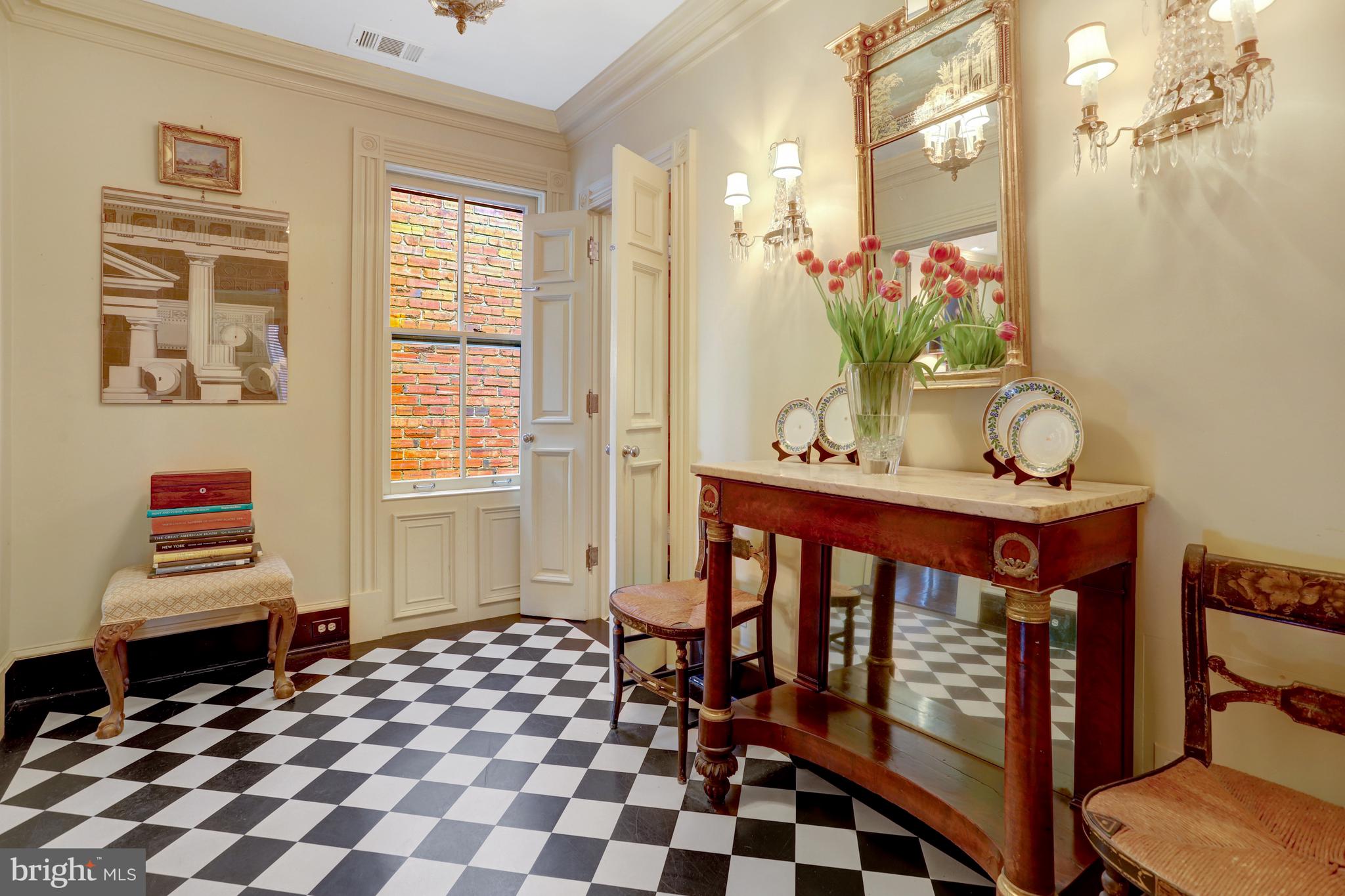 OLD TOWN ALEXANDRIA - Commercial Sale