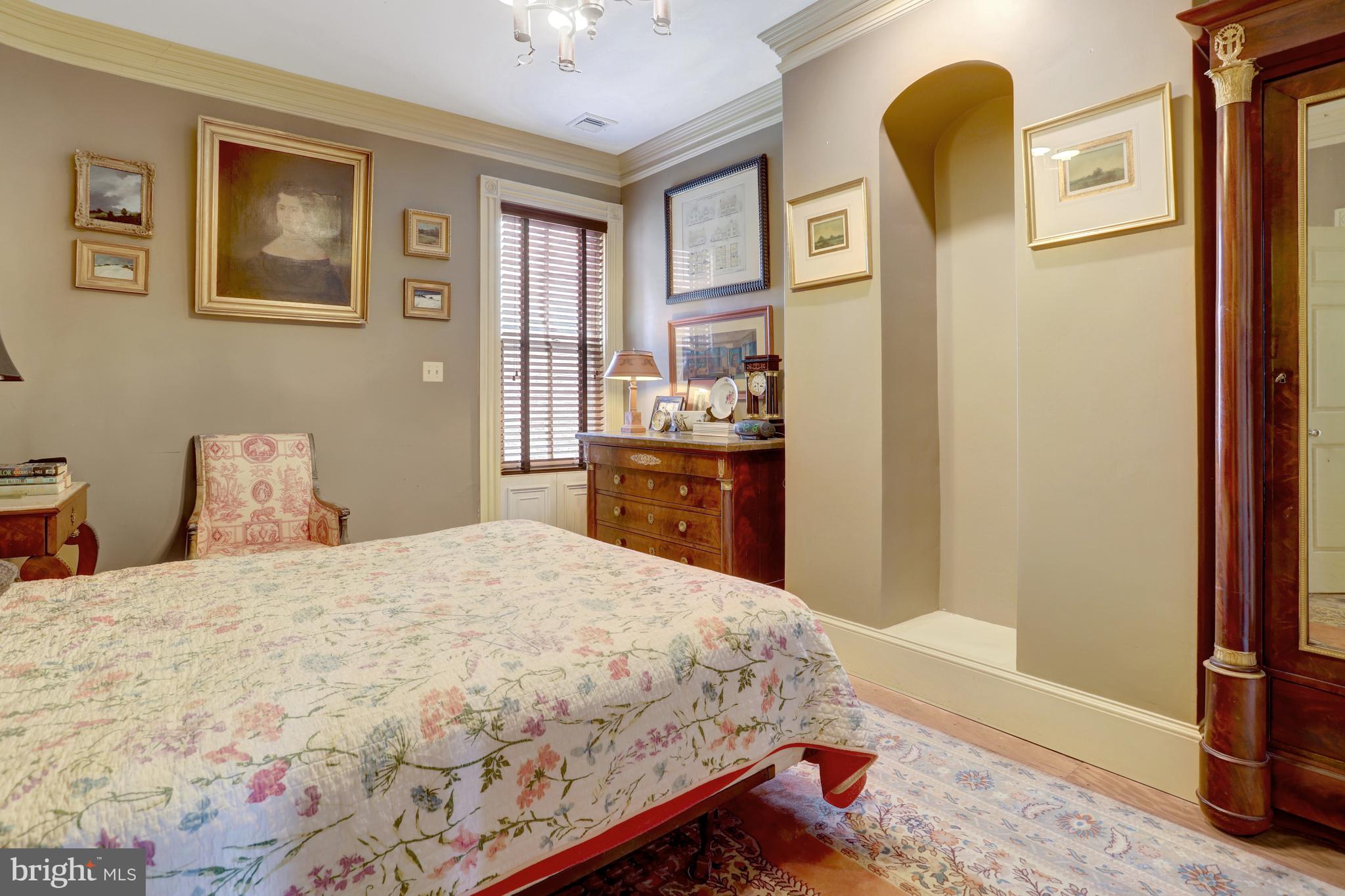 OLD TOWN ALEXANDRIA - Commercial Sale