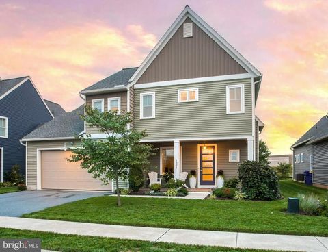 Photo of 1521 Fieldstone Drive, Mount Joy, PA 17552 (MLS # PALA2055828)