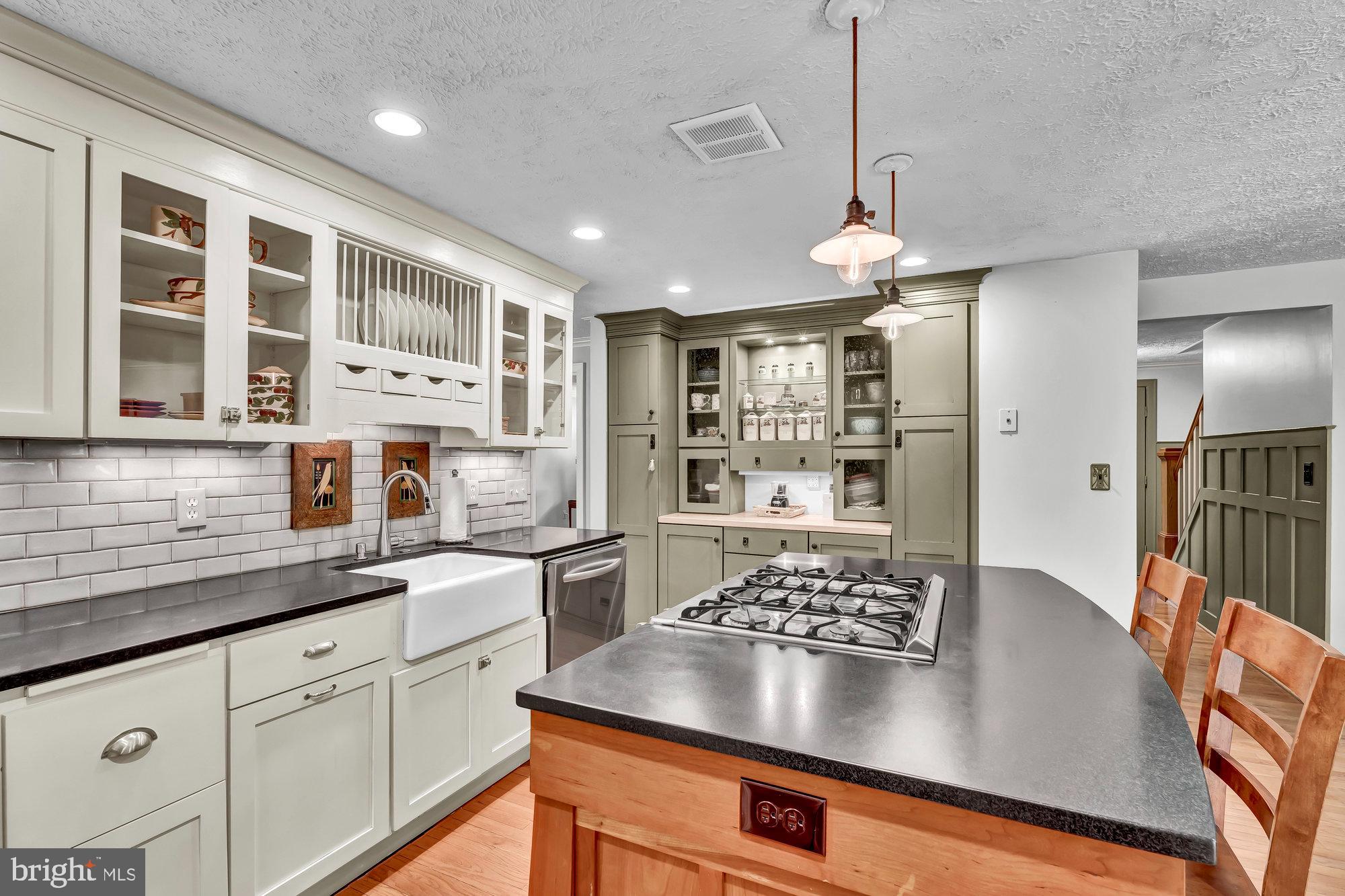 RESTON - Residential