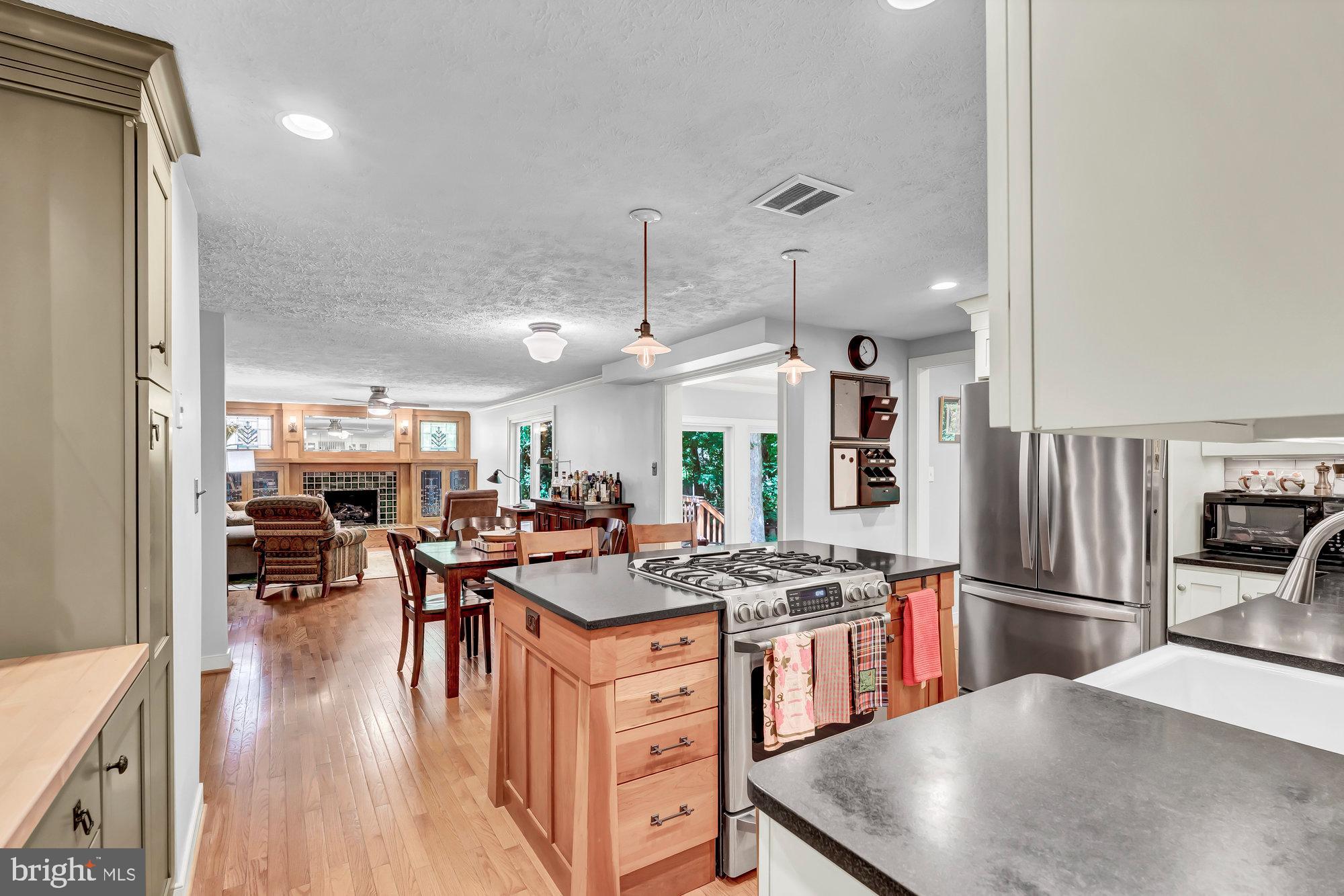 RESTON - Residential