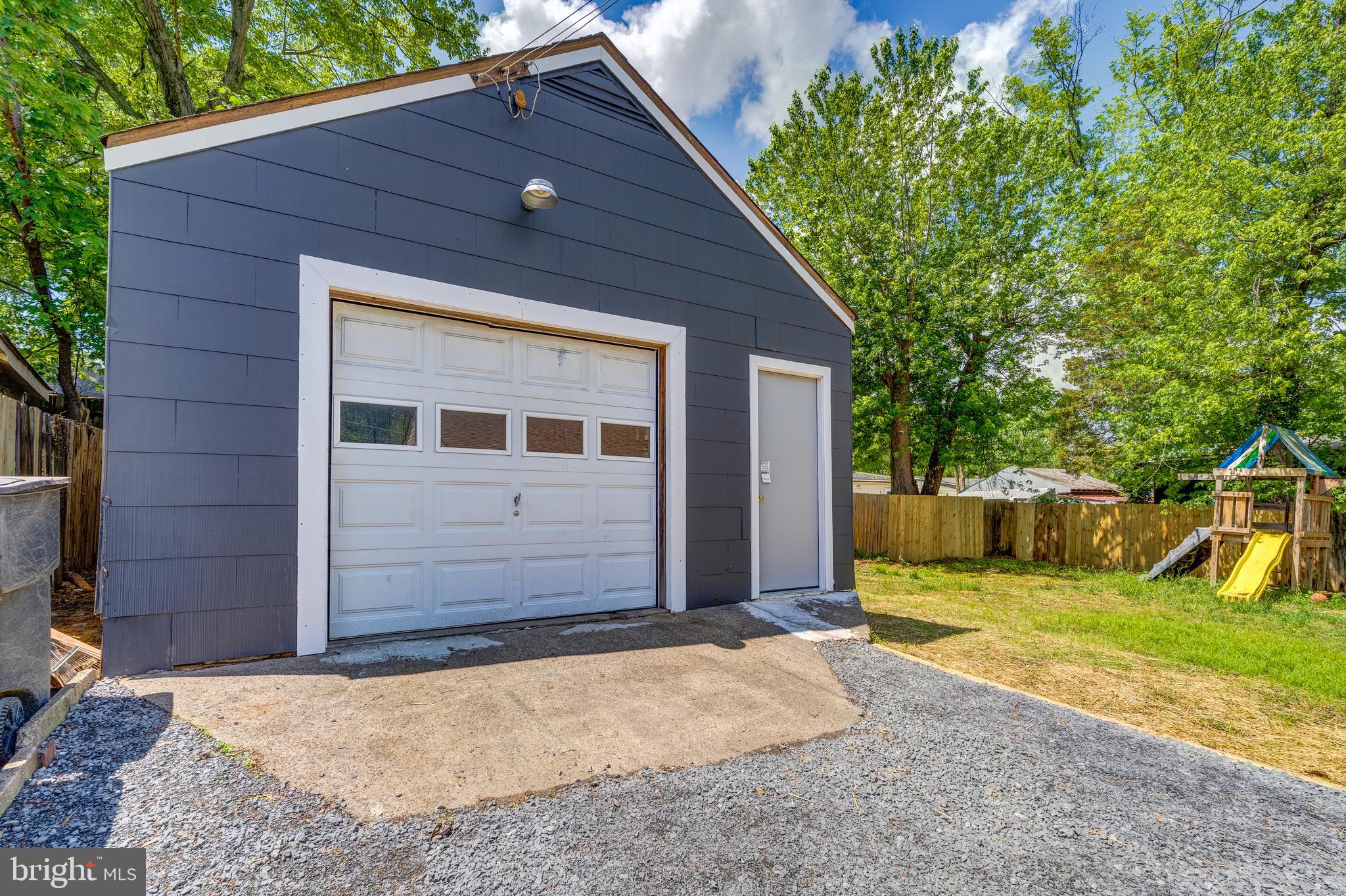 BURGUNDY VILLAGE - Residential