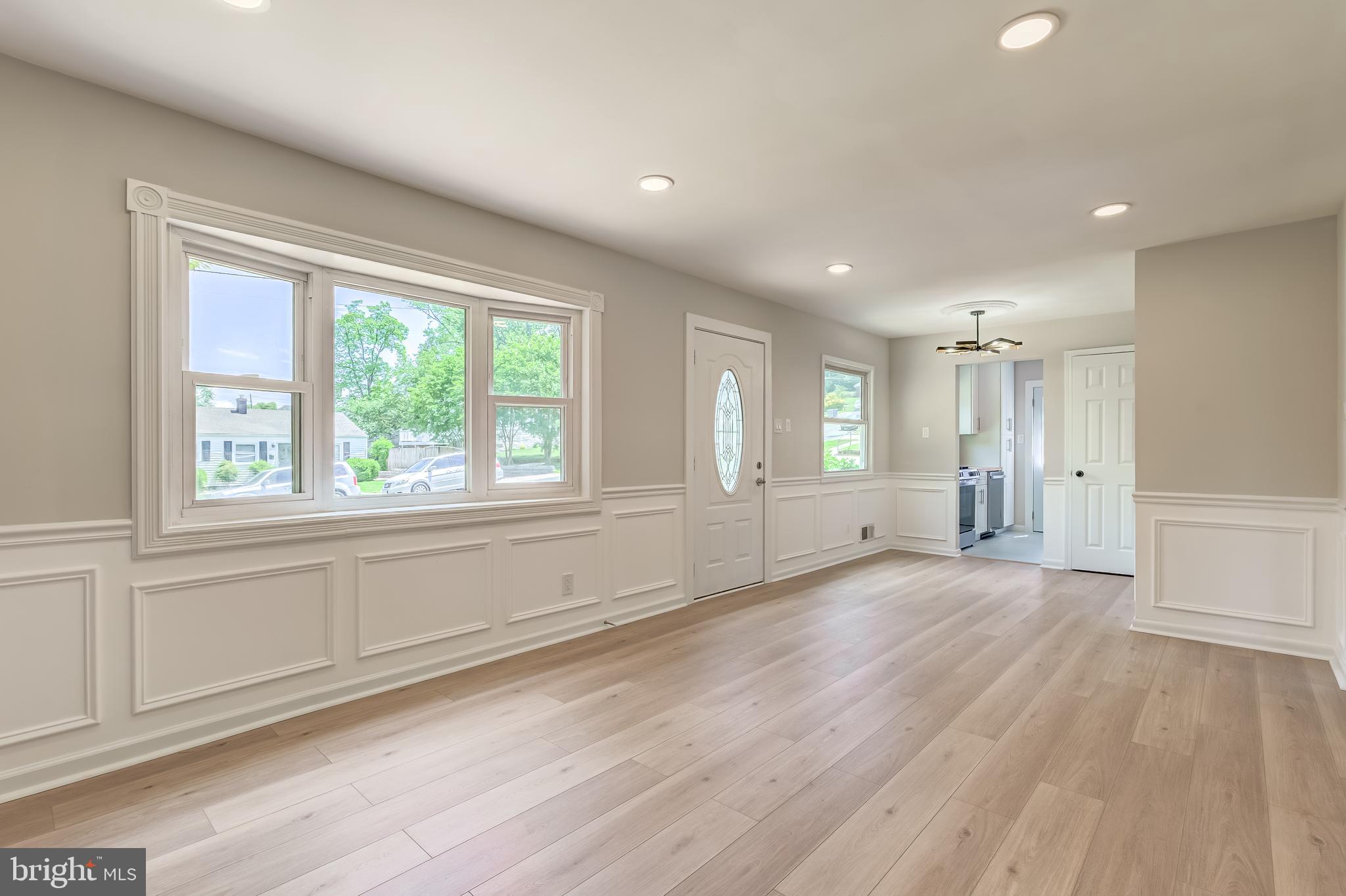 BURGUNDY VILLAGE - Residential