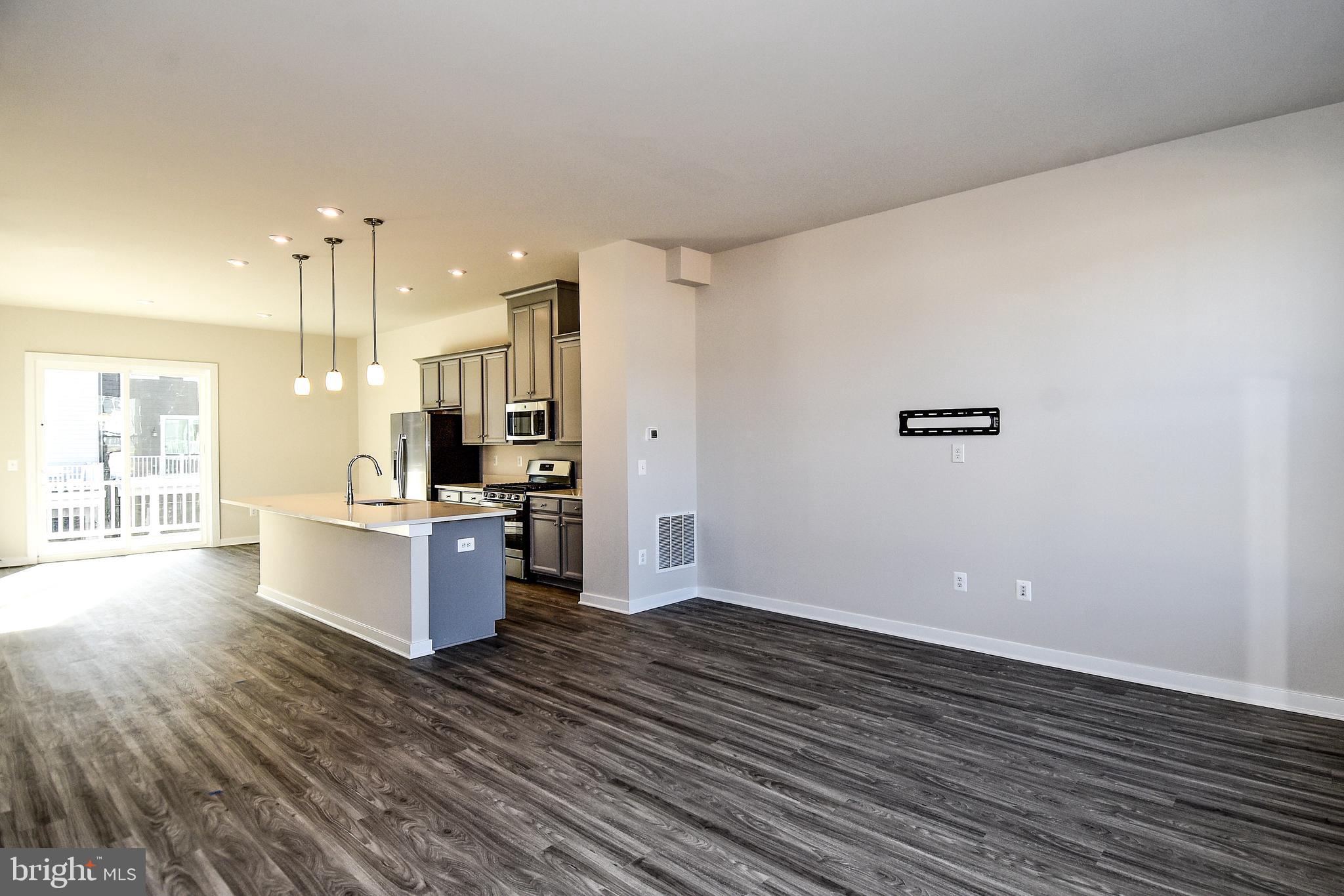 POTOMAC SHORES - Residential Lease