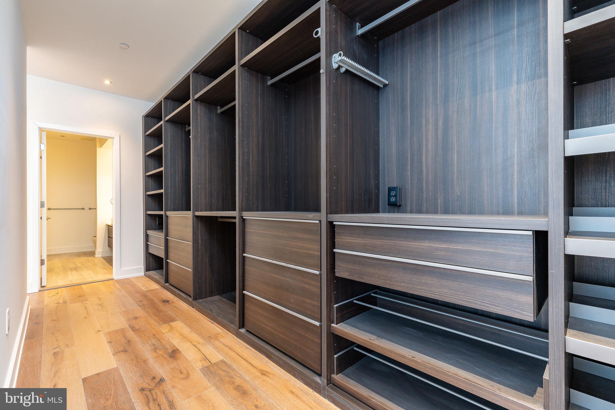 WASHINGTON SQ - Residential