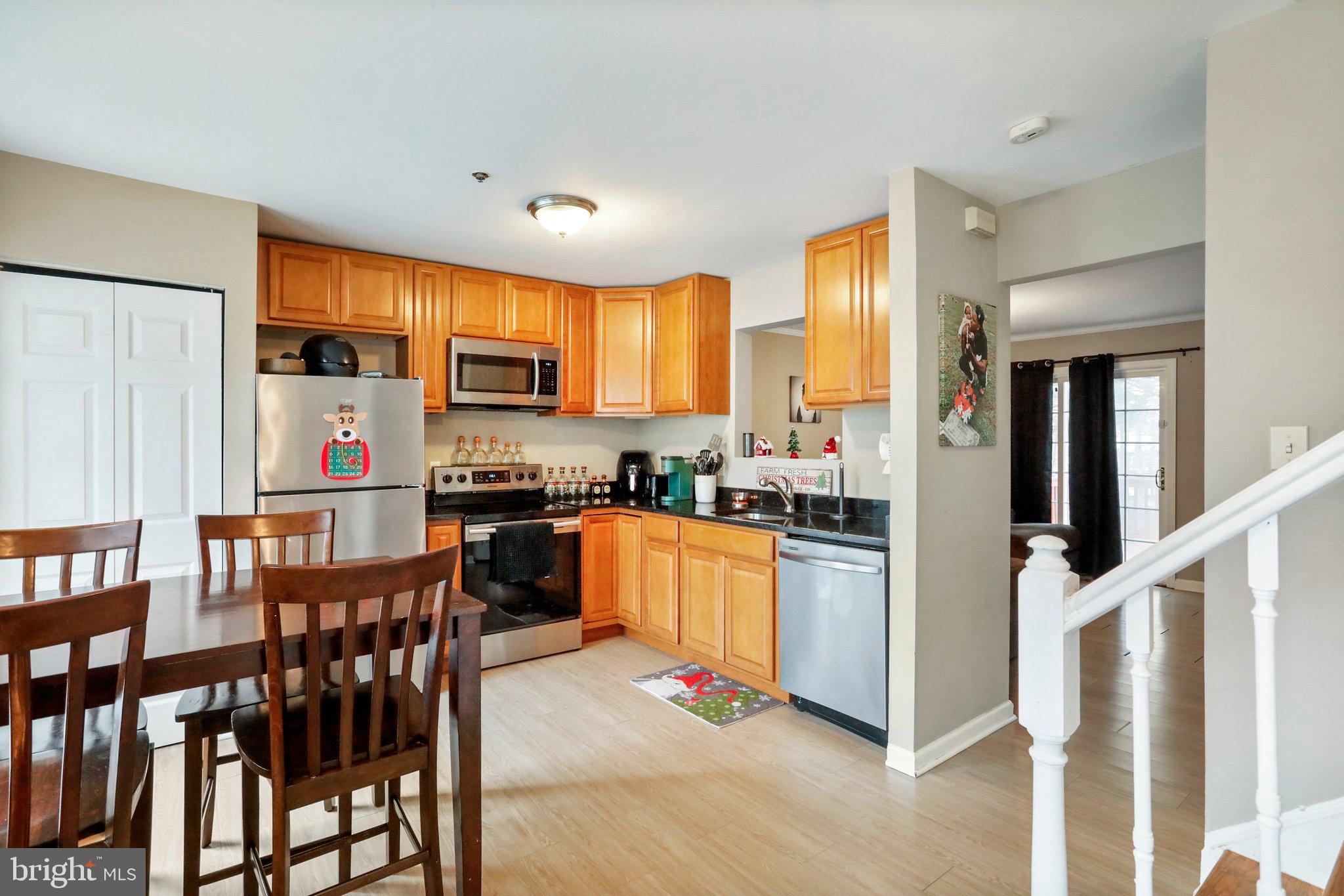 COLONY SQUARE - Residential