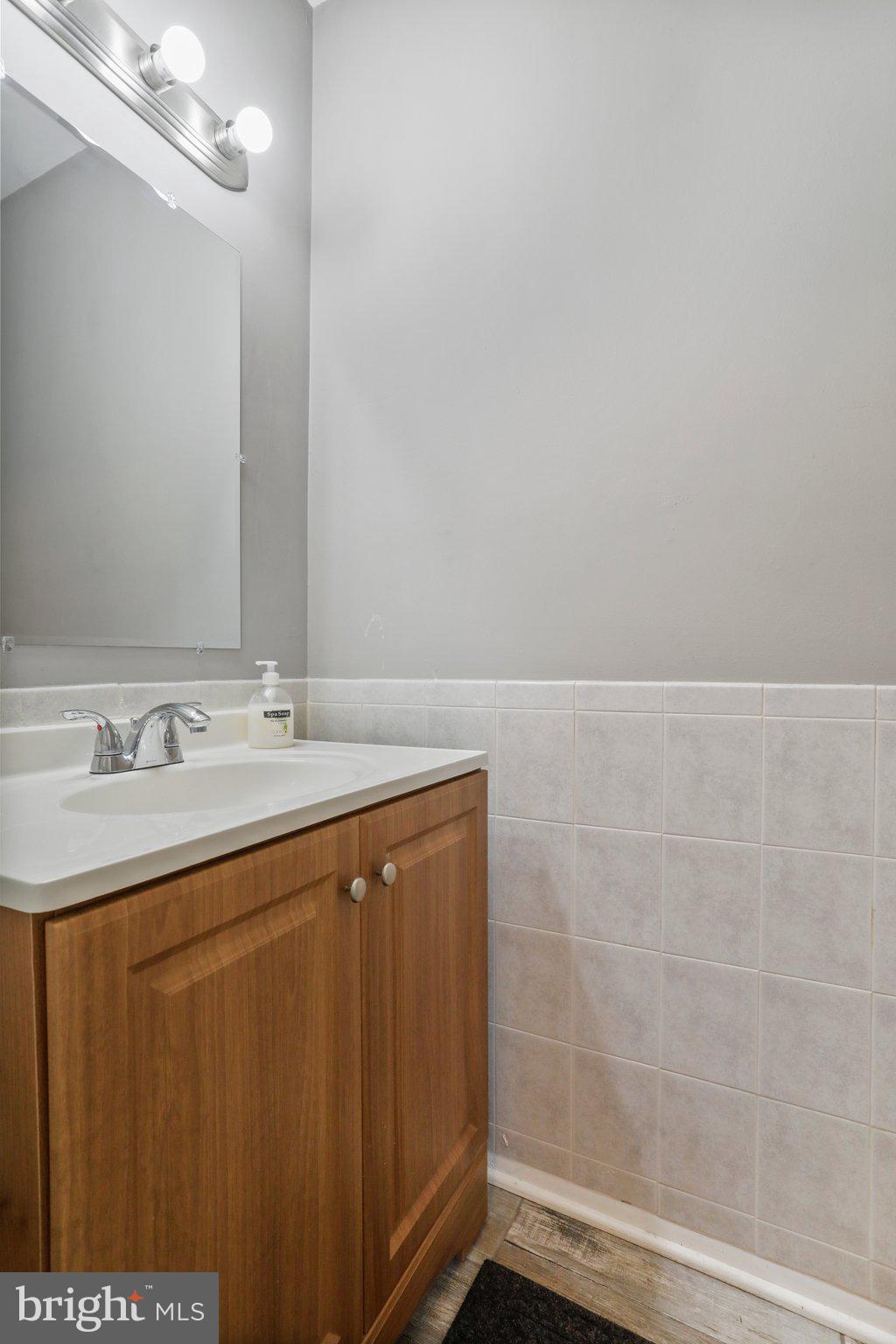 COLONY SQUARE - Residential