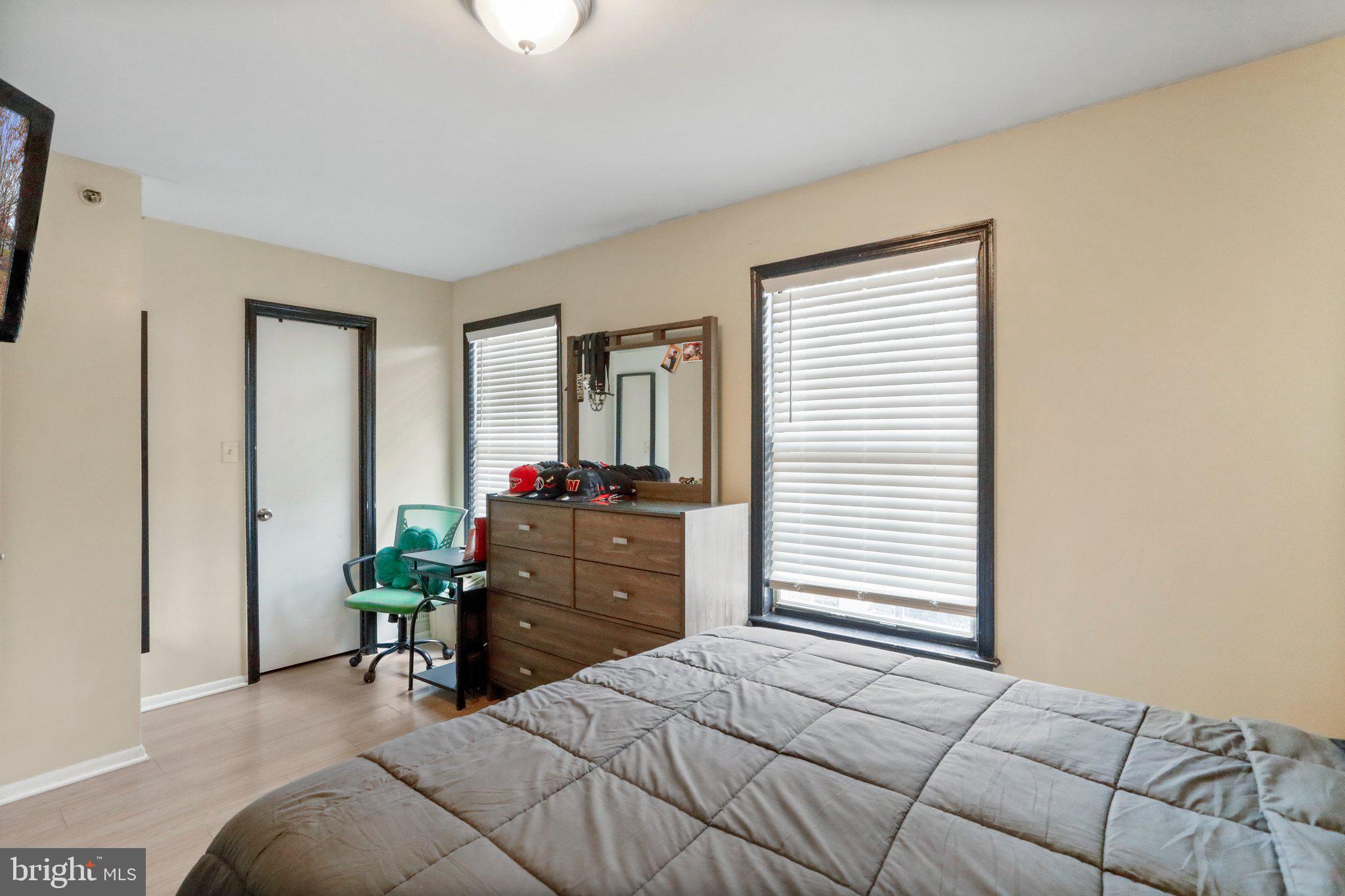 COLONY SQUARE - Residential