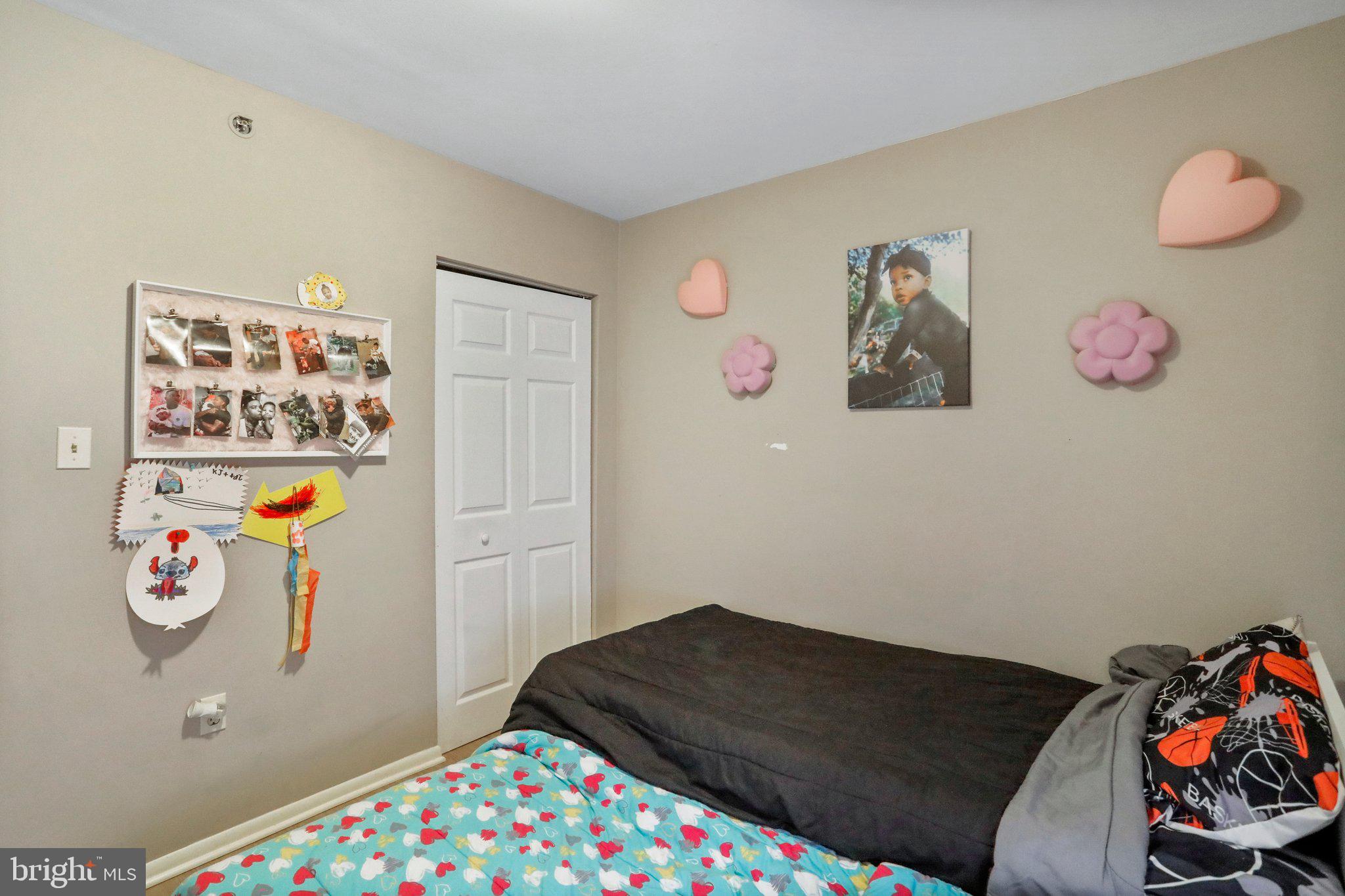 COLONY SQUARE - Residential