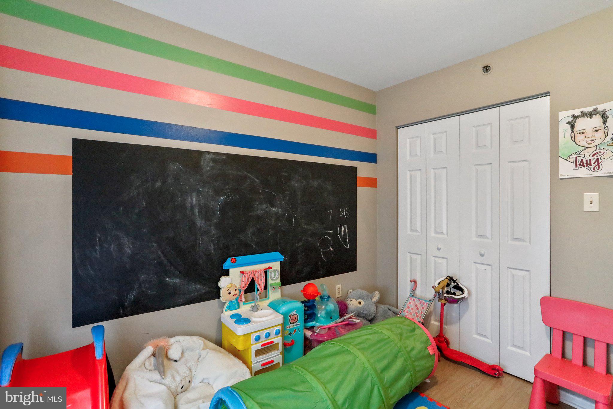 COLONY SQUARE - Residential