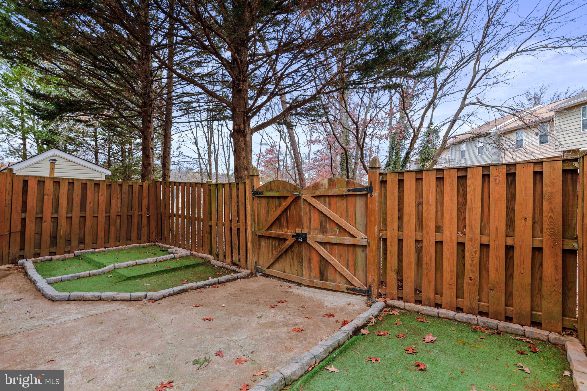 COLONY SQUARE - Residential