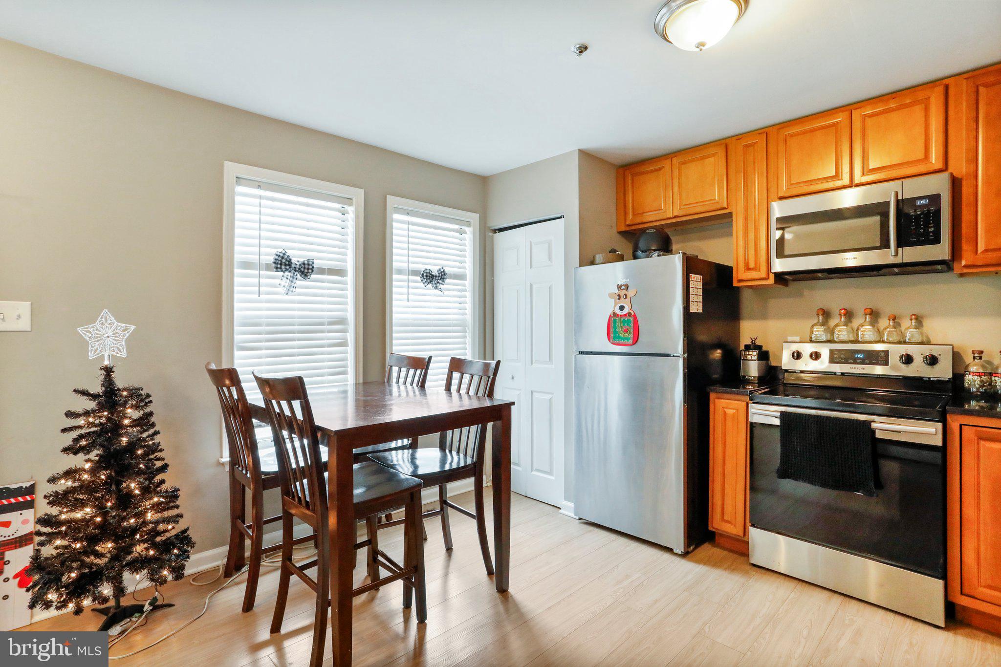 COLONY SQUARE - Residential