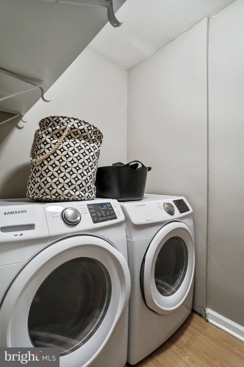 COLONY SQUARE - Residential